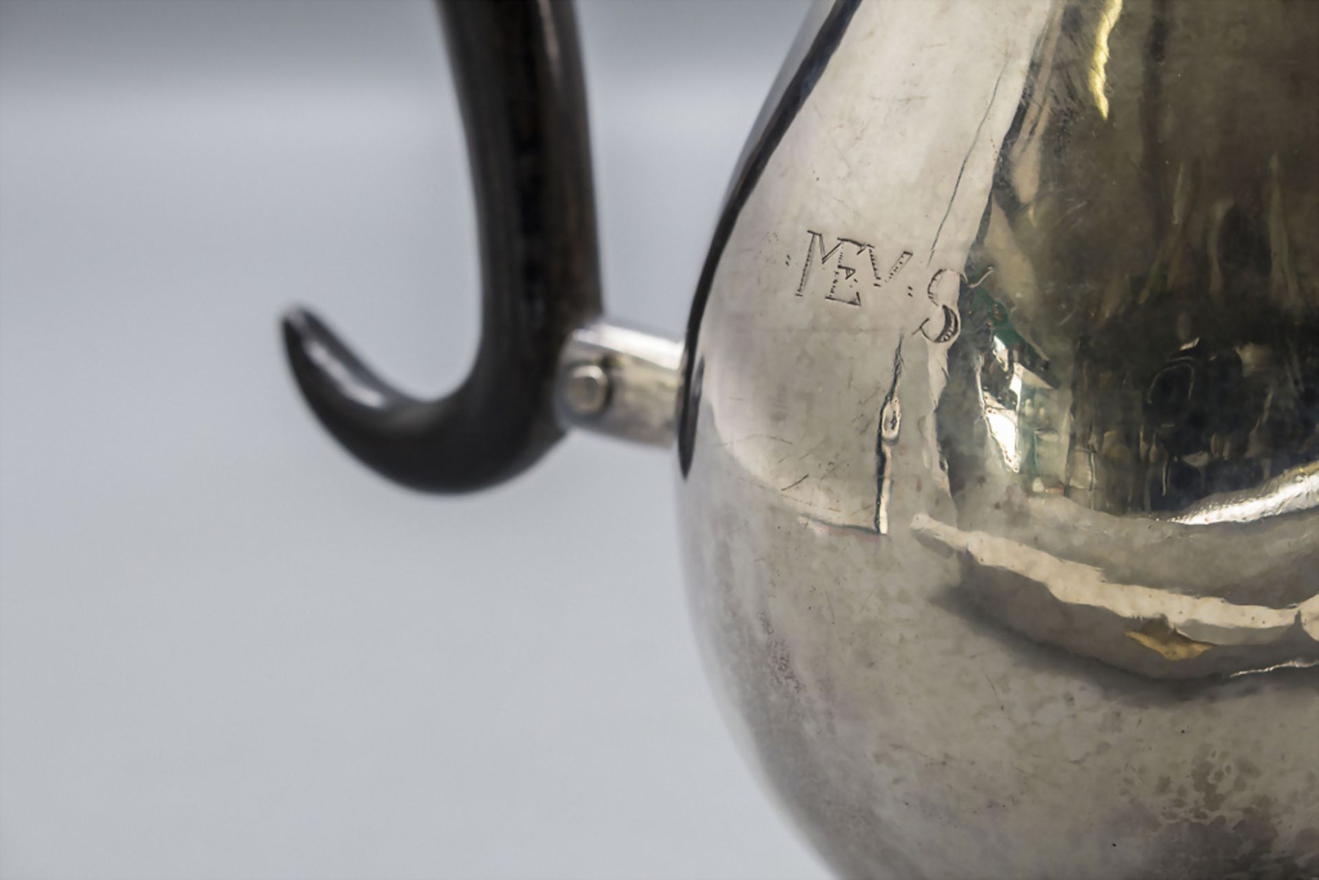 Barock Kaffeekanne / A Baroque silver coffee pot, Jac. Wilh. Kolb, Augsburg, 1768-1782 - Image 3 of 5