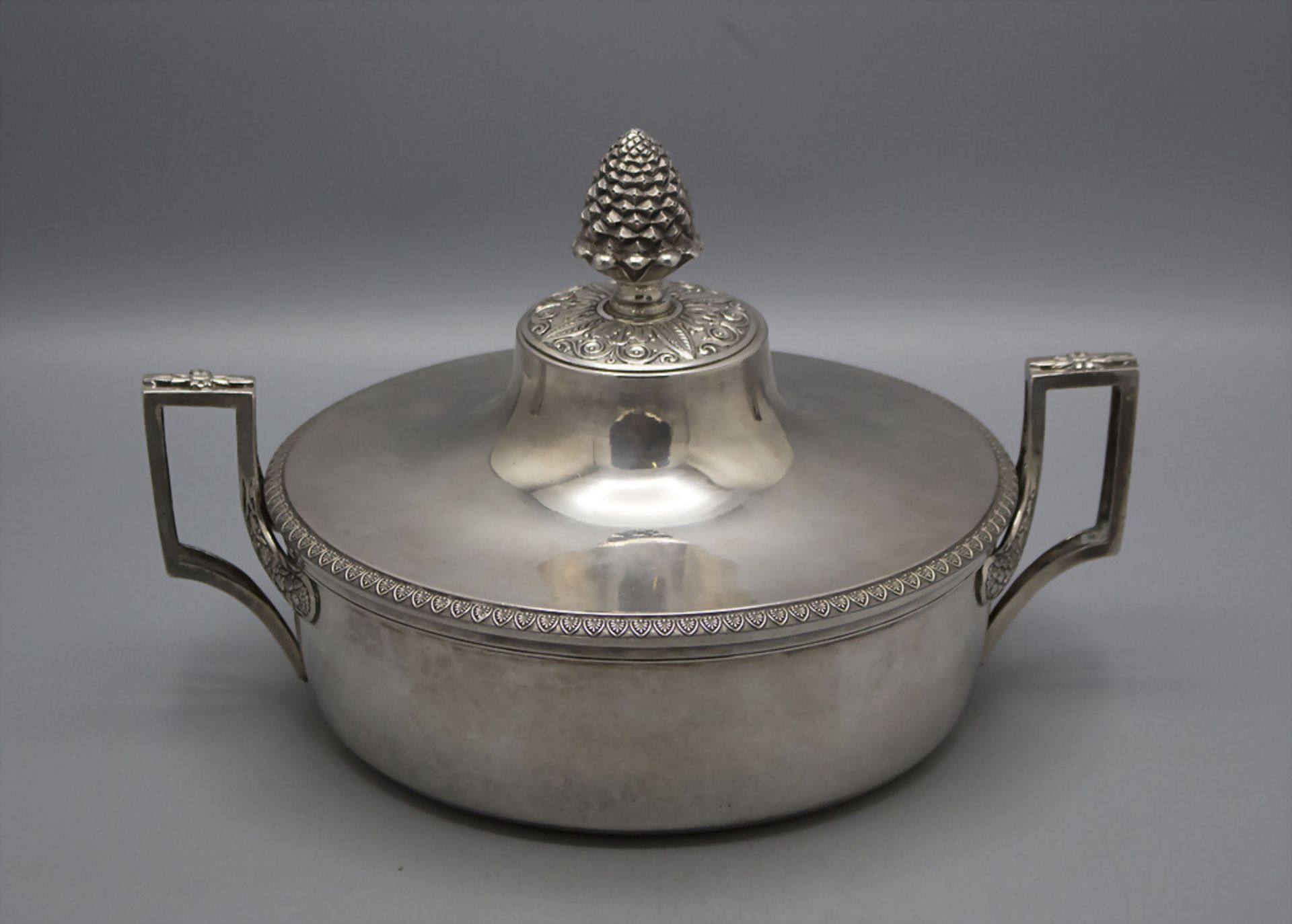 Empire Legumier / Deckeldose / A silver Empire silver tureen, Pierre-Jean Meunier, Paris, 1798-1809 - Image 2 of 8