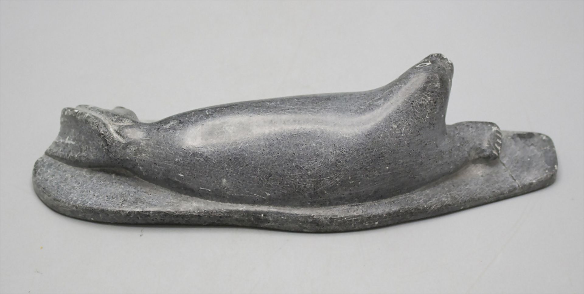 Inuitkunst 'Robbe' / A piece of Inuit native art 'A seal', Kanada, 20. Jh. - Bild 3 aus 5