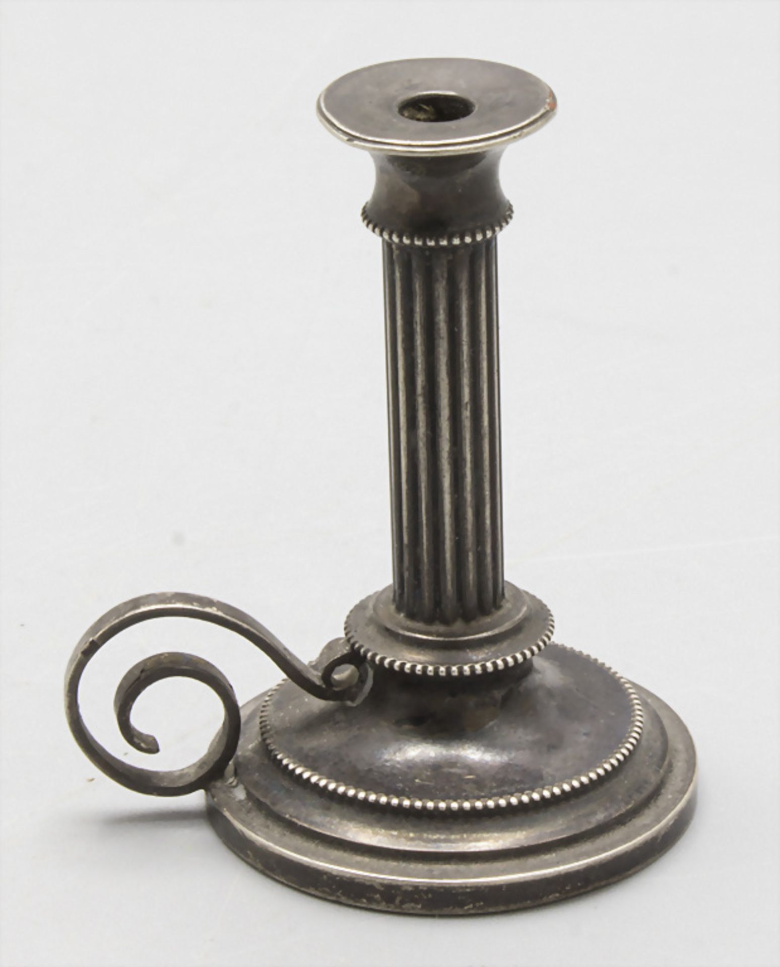 Miniatur Handleuchter / A miniature silver candle holder with handle, Georg Adam Scheid ... - Bild 2 aus 4