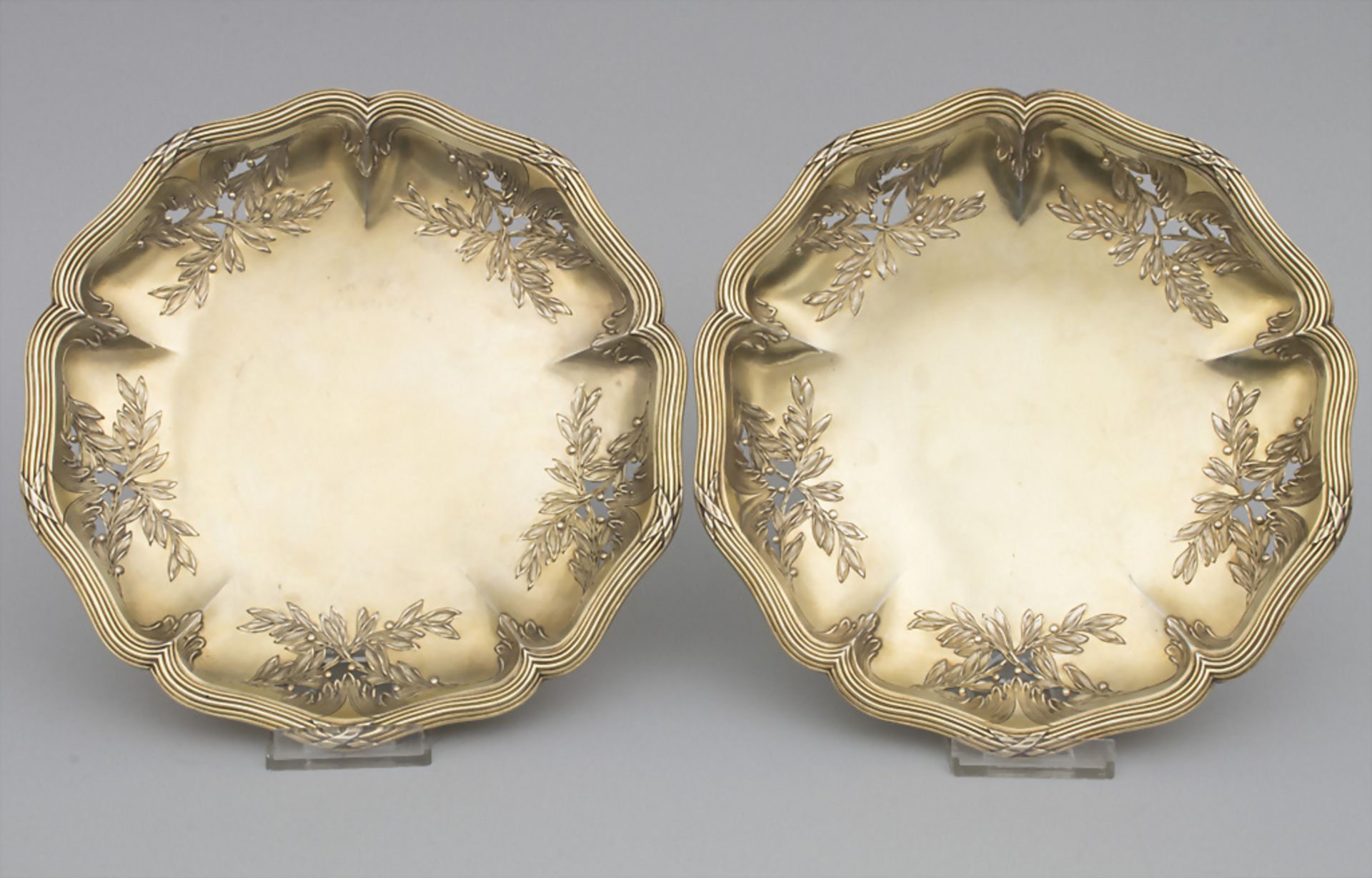 Paar Tazza / Fußschalen / A pair of gilded silver Tazza, Léon Lapar, Paris, um 1900