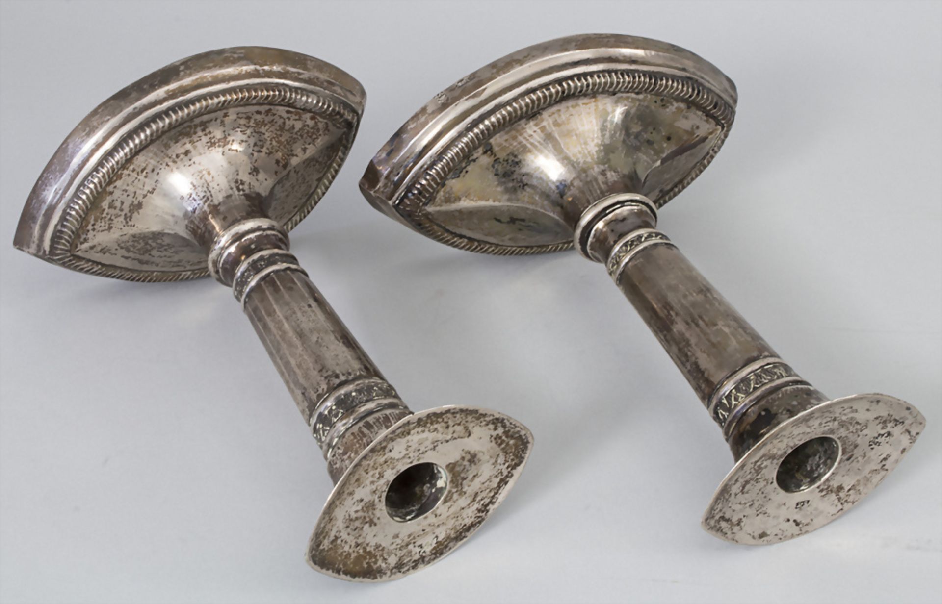 Paar Empire Kerzenleuchter / A pair of Empire silver candlesticks, Listle, um 1820 - Image 5 of 13