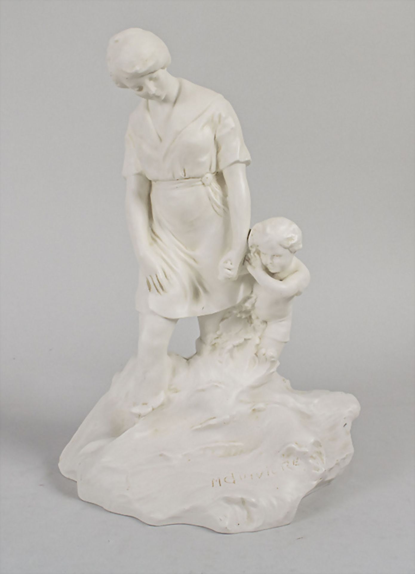 Jugendstil Figurengruppe 'Mutter und Kind in den Wellen' / An Art Nouveau figural group of a ...