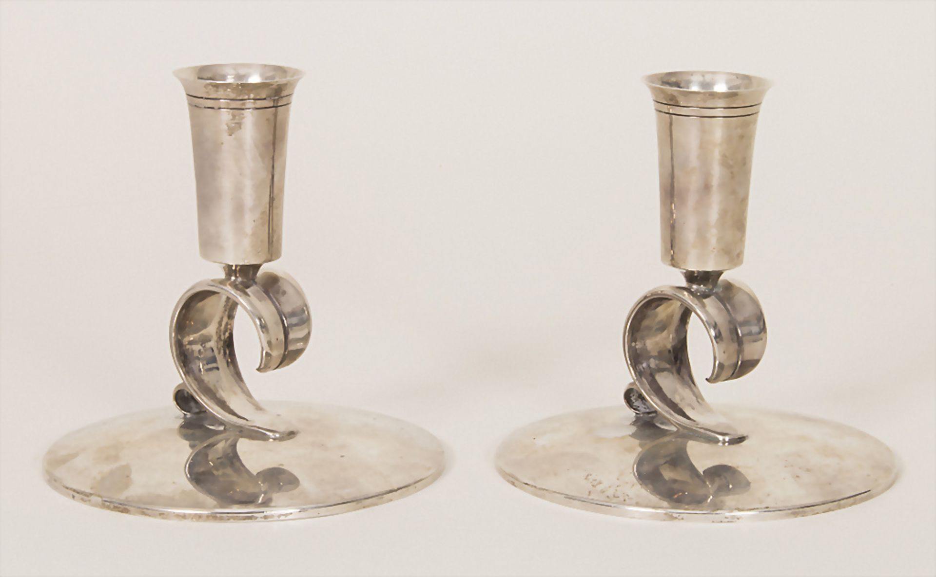 Paar Kerzenleuchter / A pair of silver candlesticks, Tiffany & Co., New York, 1956-1965
