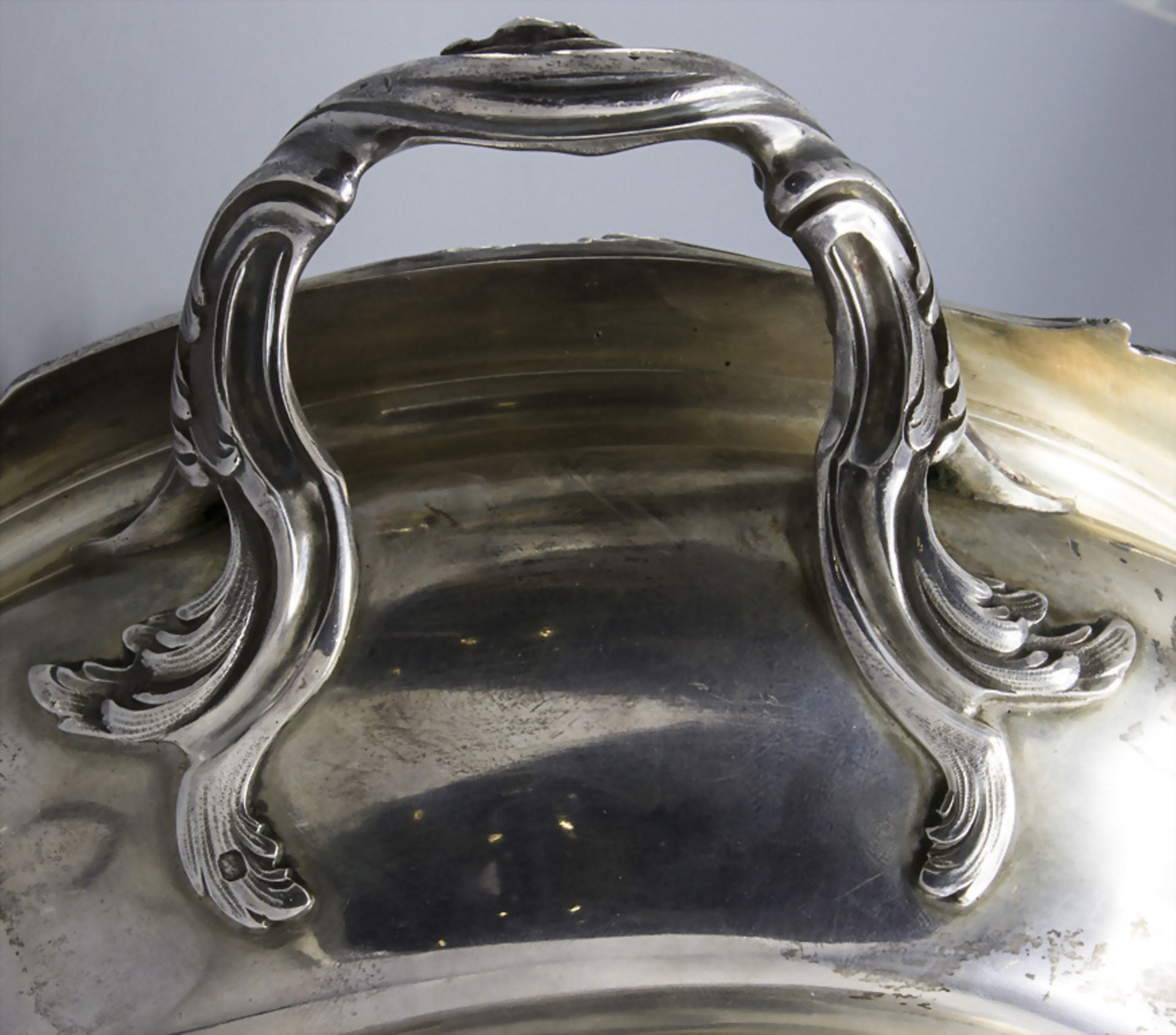 Deckelterrine / A covered silver tureen / Légumier en argent massif, Hènin & Cie., Paris, um 1920 - Bild 9 aus 12