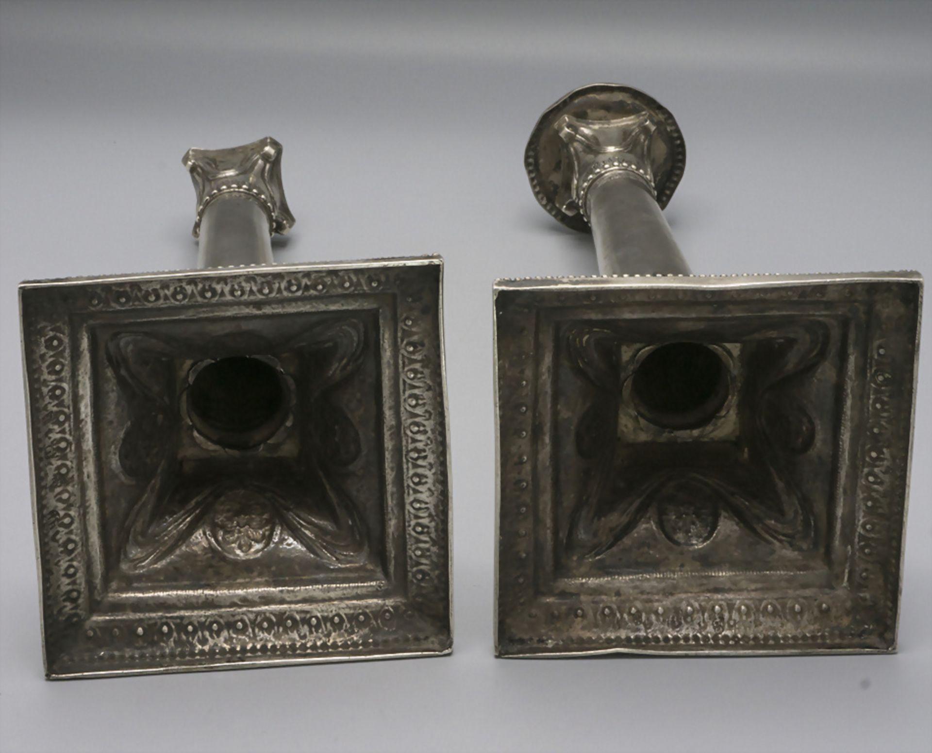 Paar Louis-seize Kerzenleuchter / A pair of Louis XVI silver candlesticks, Andreas Röymand, ... - Image 3 of 8