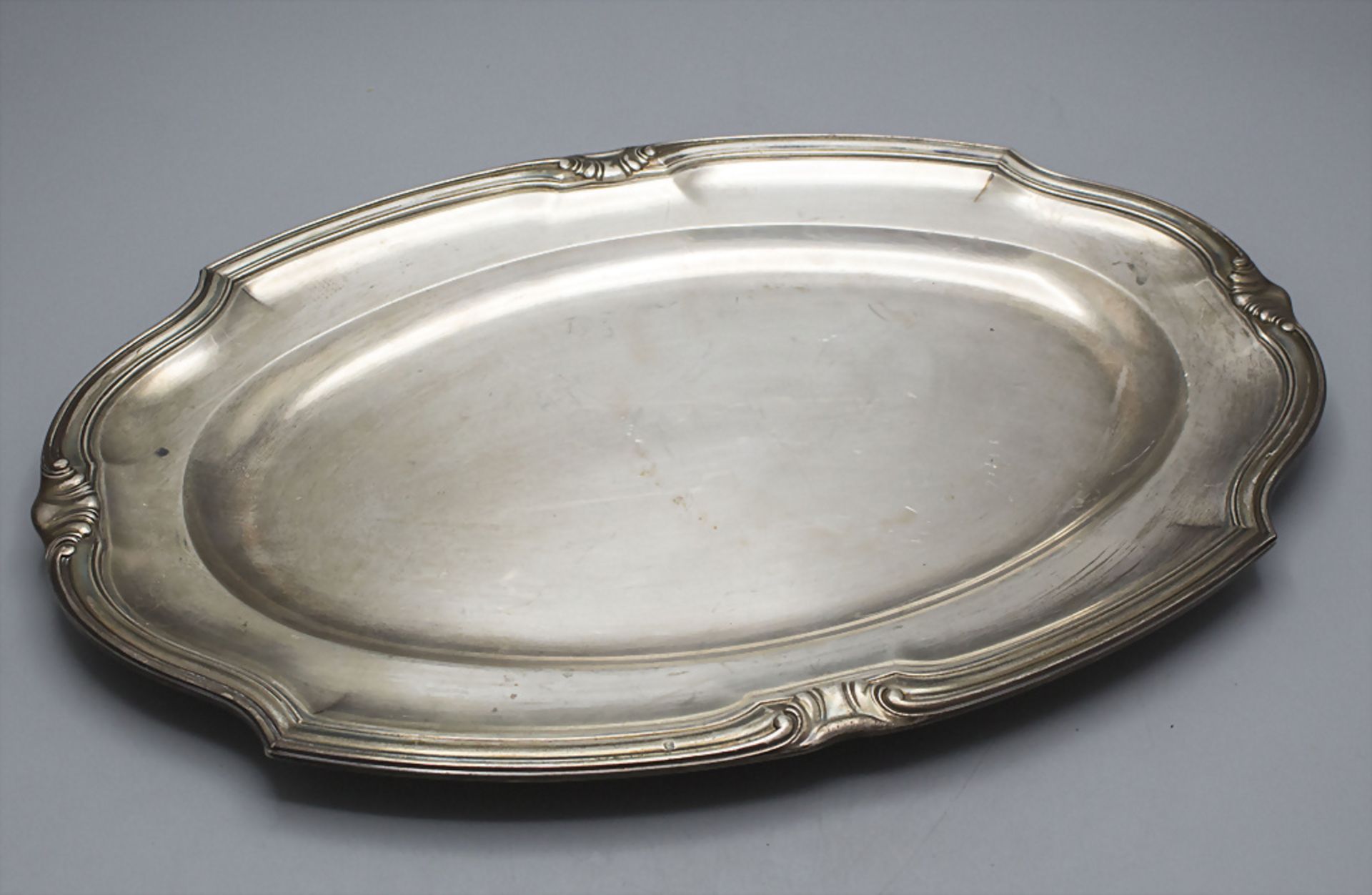 Ovale Platte / A large silver tray, Hènin & Cie., Paris, um 1900