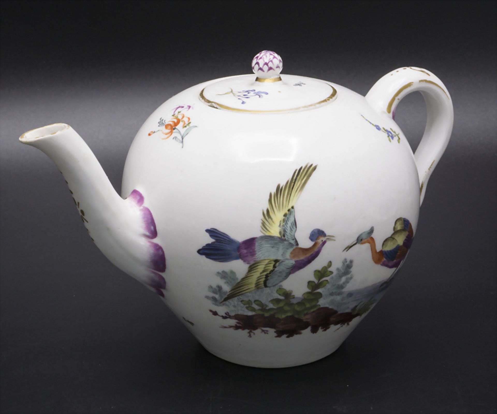 Teekanne mit galanter Szene / A tea pot with a courting scene, Frankenthal, um 1735