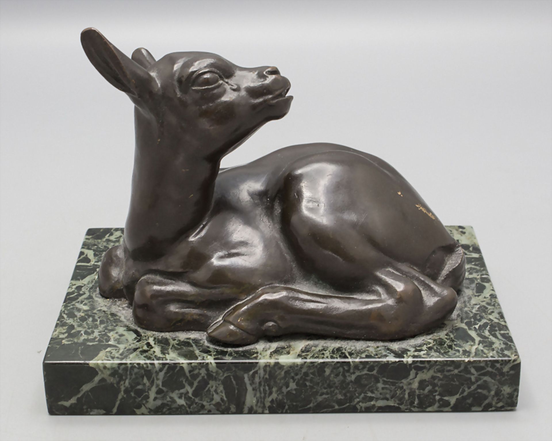 Bronze Skulptur Rehkitz / A bronze sculpture of a fawn, 1. Hälfte 20. Jh.