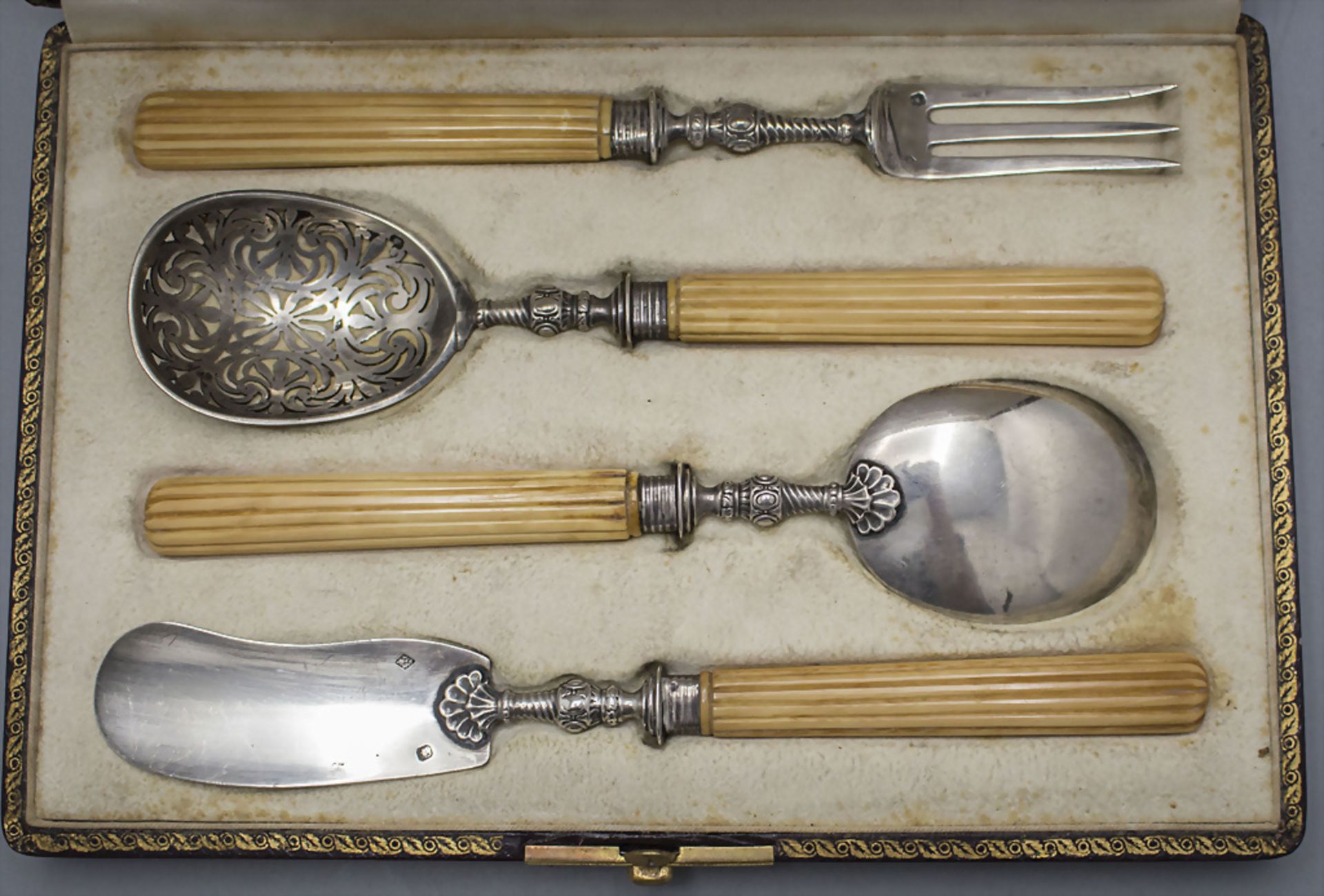 4 Teile Vorlegebesteck im Etui / A set of 4 pieces of silver serving cutlery with box, ... - Image 2 of 4