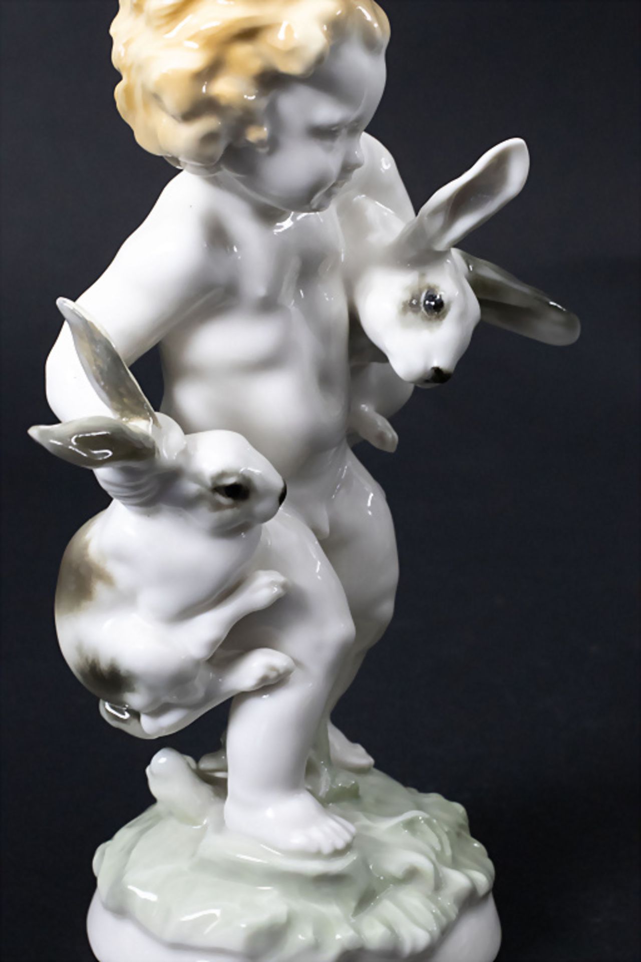 Figur 'Putto mit Hasen' / A figural group of a cherub with rabbits, Karl Tutter, ... - Image 2 of 5