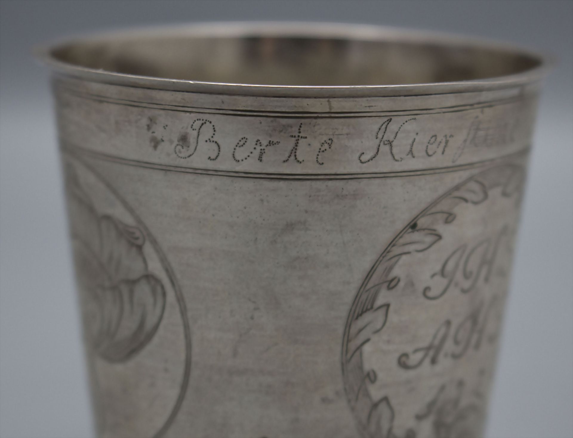 Becher / A silver beaker, Iver Larsen, Assens, um 1725 - Image 4 of 9