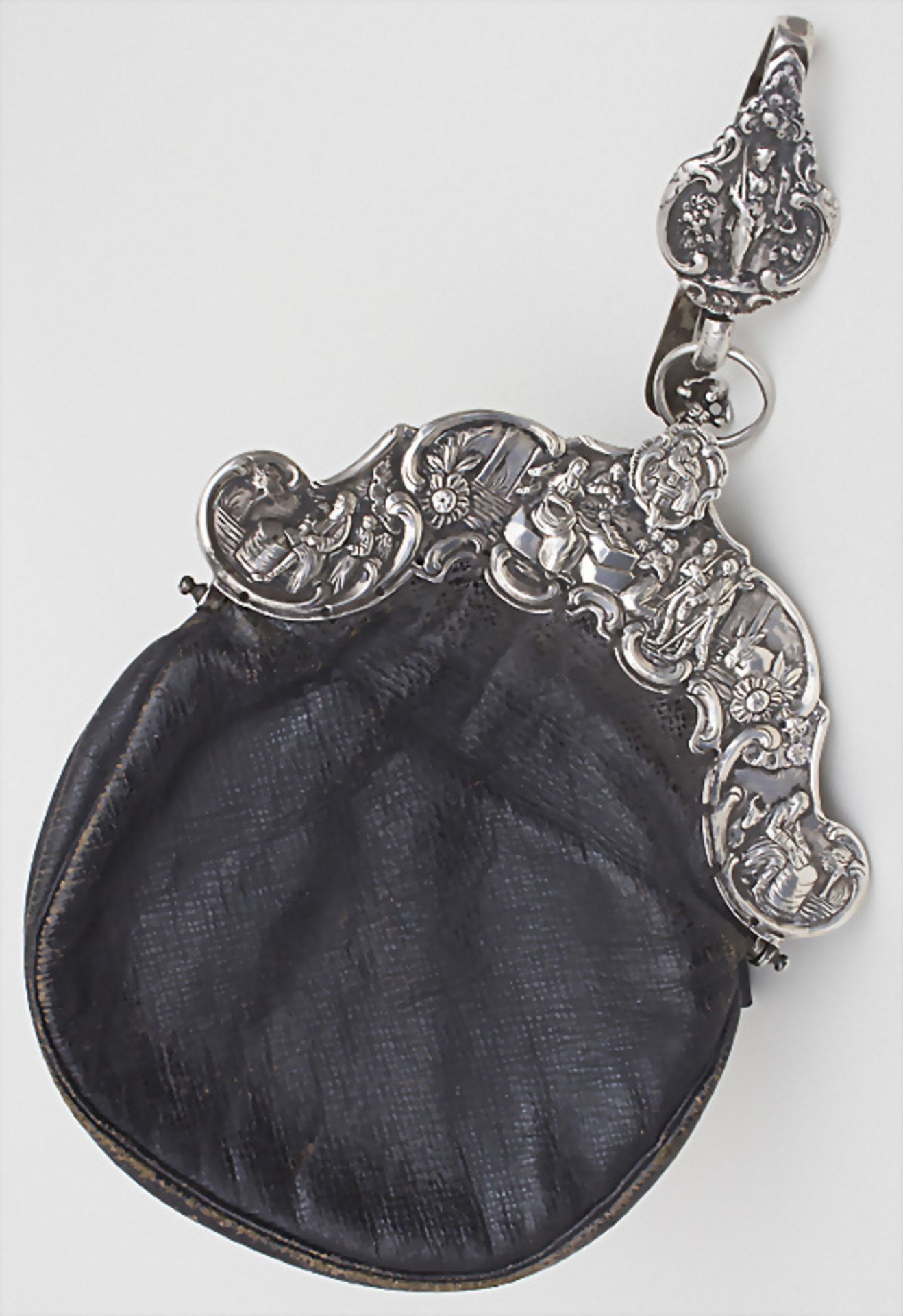 Ledertasche mit Silbermontur und -halter / A leather bag, Amsterdam, 18. Jh.