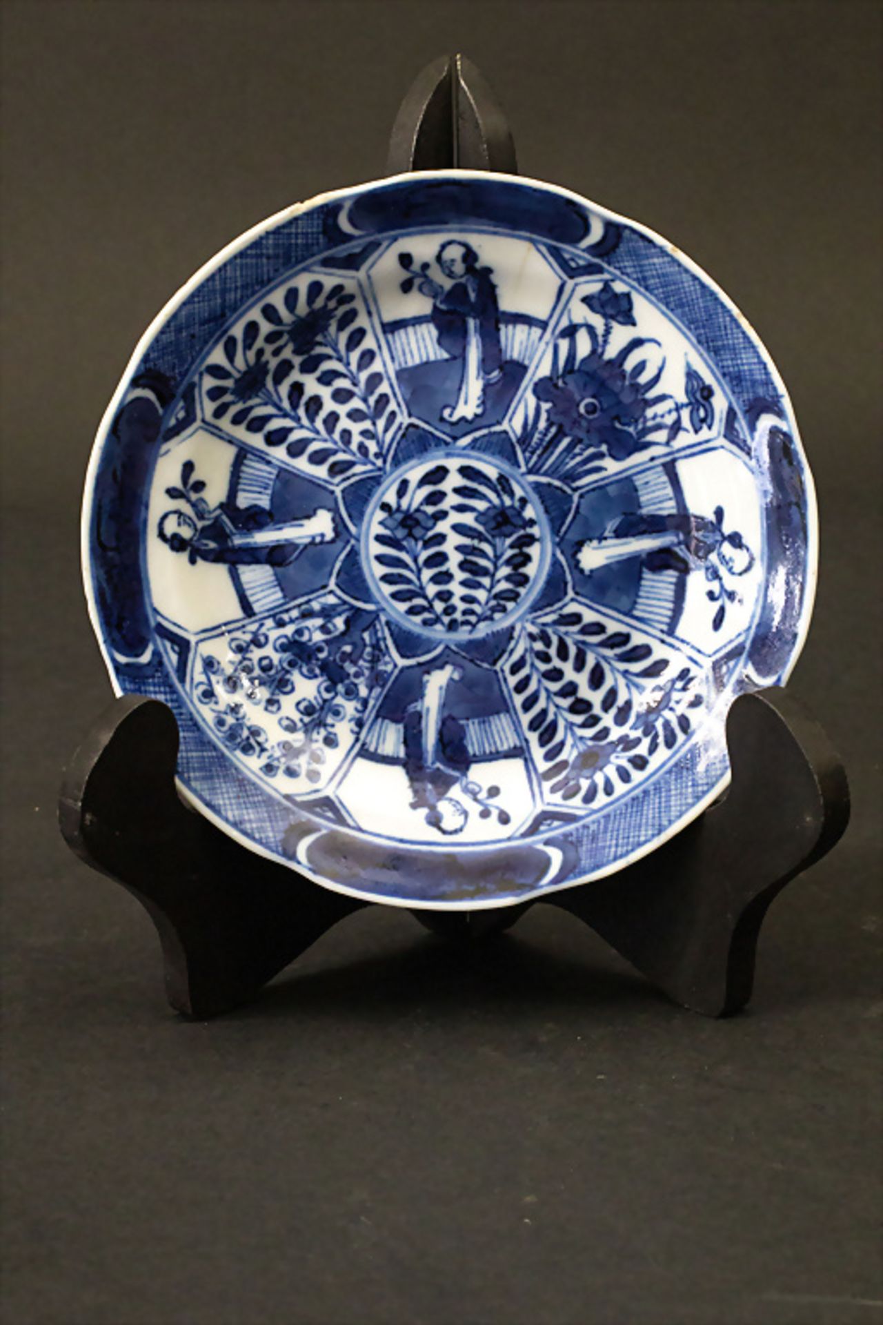 Kleiner kobaltblau-weißer Teller / A small cobalt blue and white porcelain plate, China