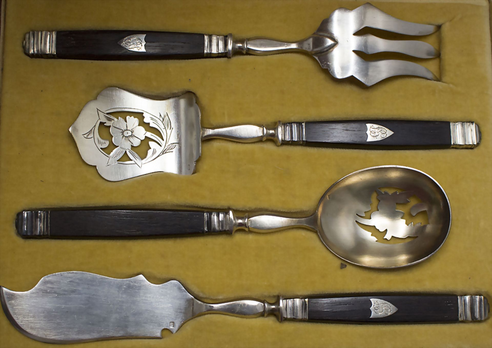 4-teiliges Vorlegebesteck im Etui / A 4-part silver plated serving cutlery, Frankreich, um 1880