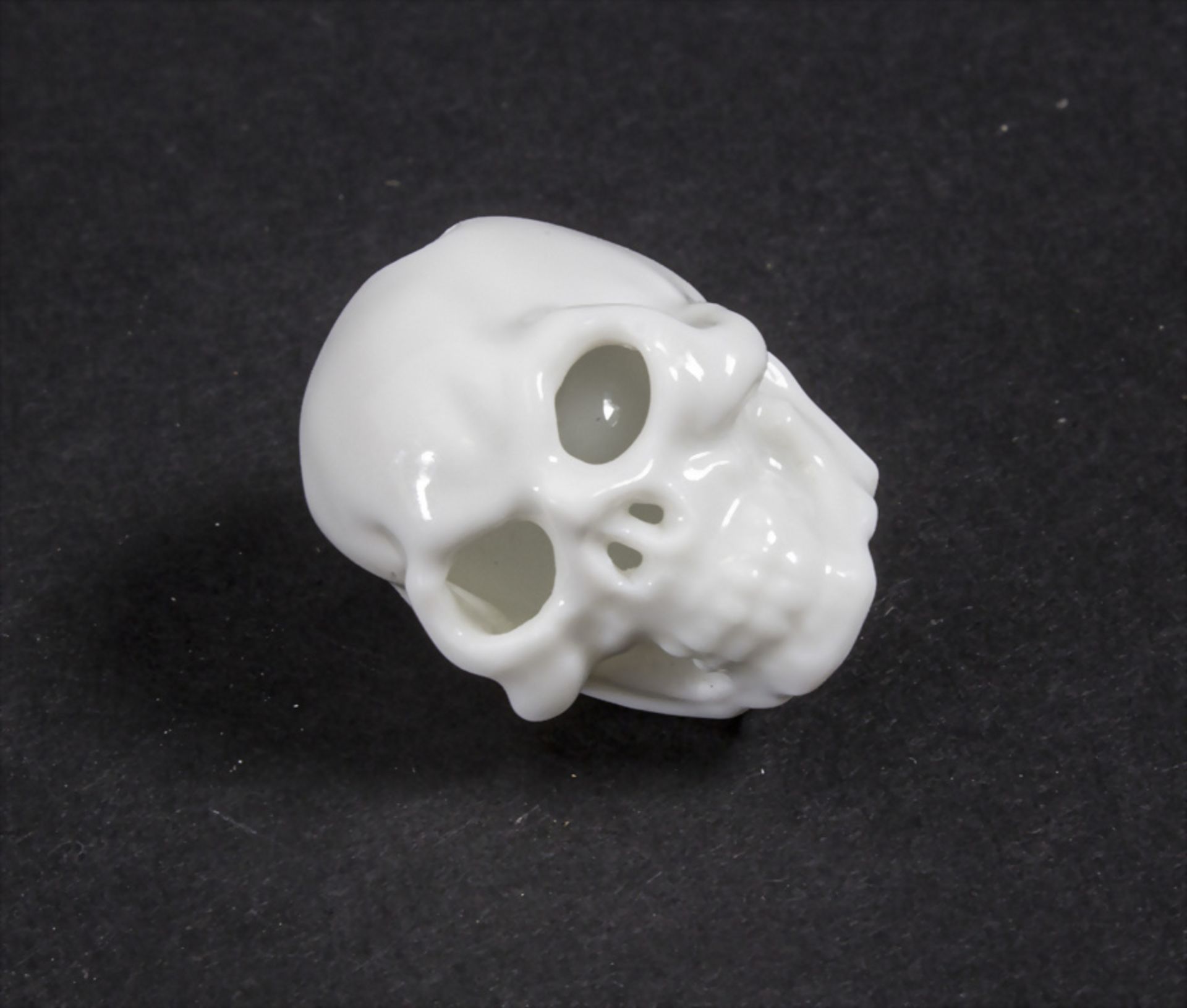Miniatur Totenschädel / A miniatur skull, Nymphenburg, 20. Jh. - Bild 5 aus 6