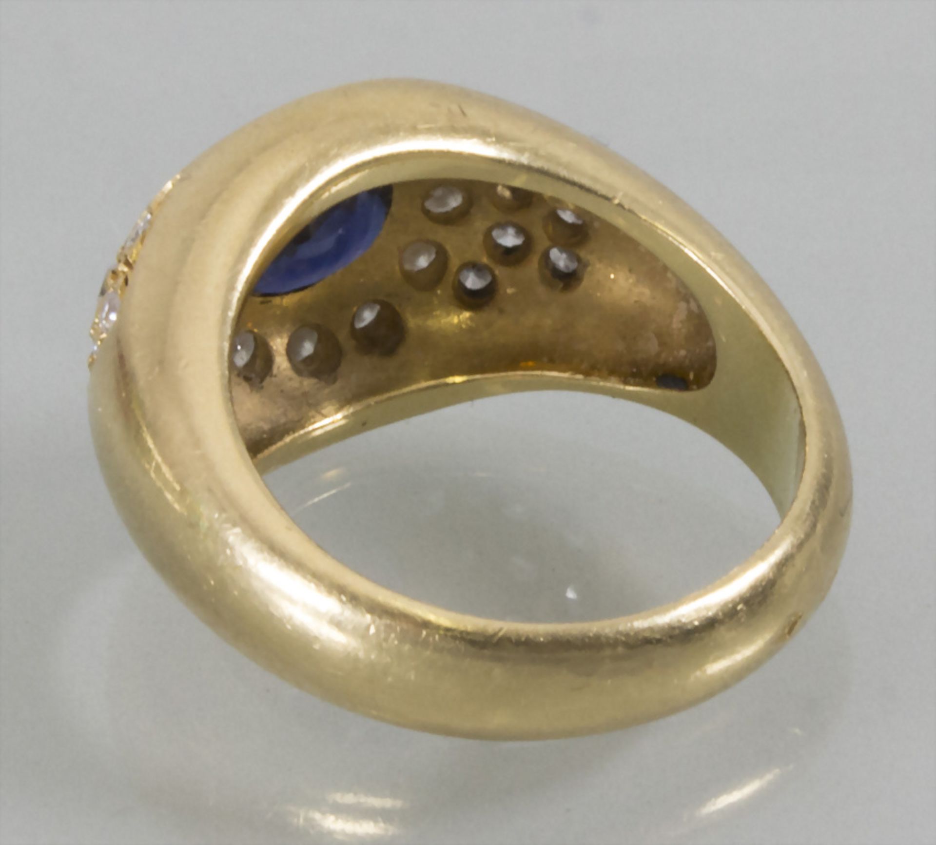 Damenring mit Saphir und Diamanten / A ladies gold ring with sapphire and diamonds, ... - Bild 3 aus 3
