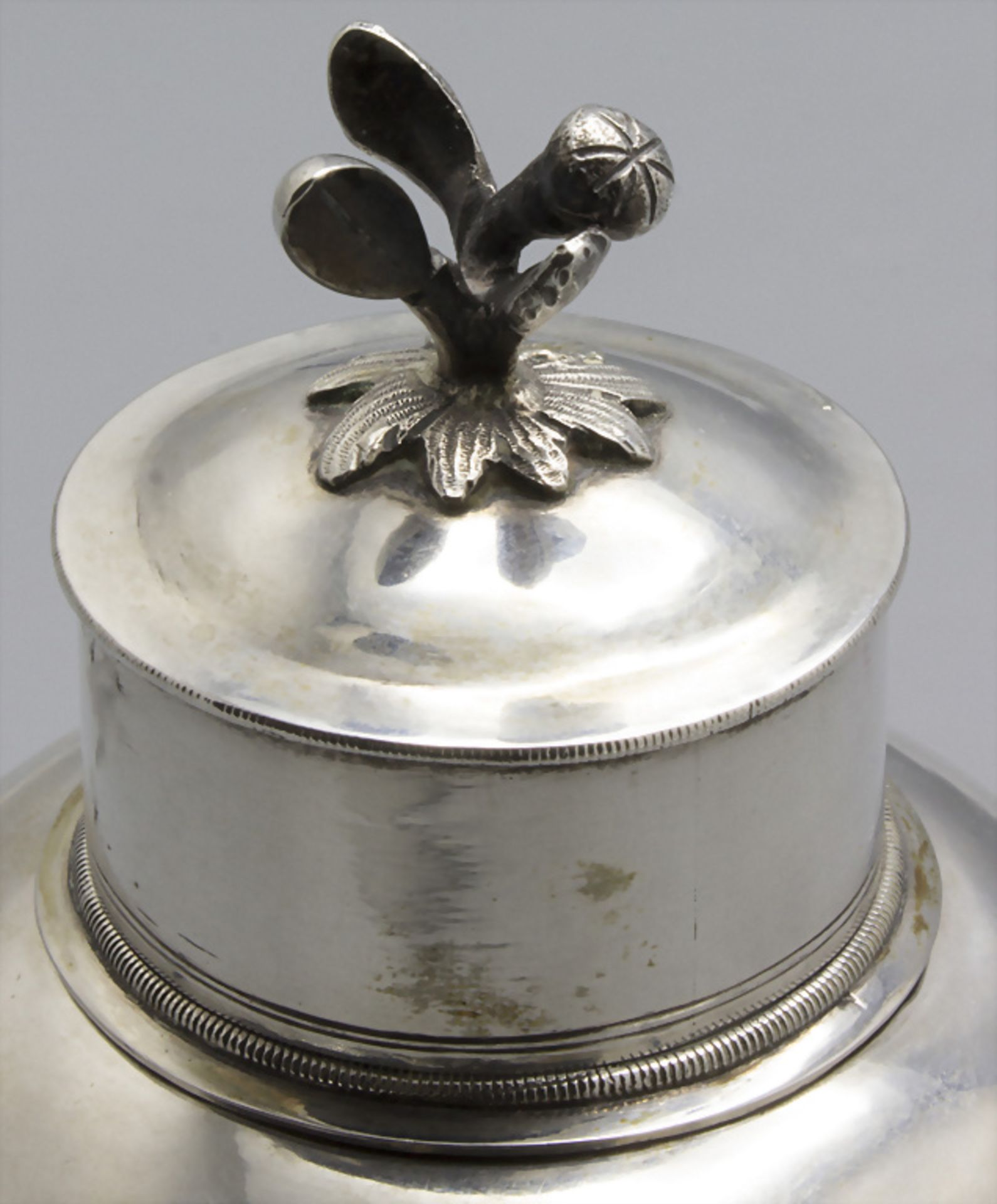 Barocker Zuckerstreuer / A Baroque sugar shaker, Jac. Wilh. Kolb, Augsburg, 1777-1779 - Bild 5 aus 7