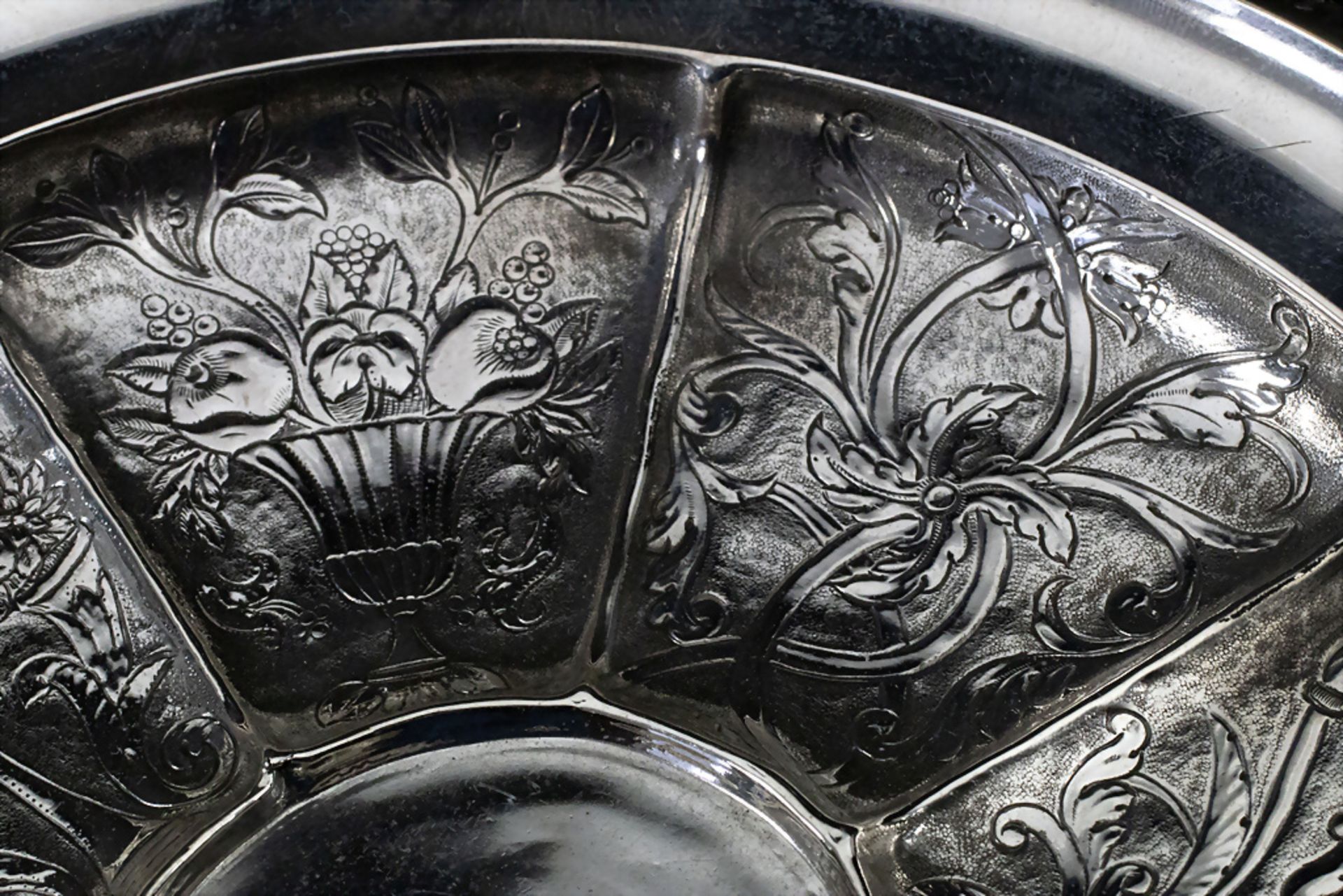 Kakaotasse auf Unterschale/Presentoir / A silver chocolate cup with saucer, Vatikanstadt ... - Bild 6 aus 10