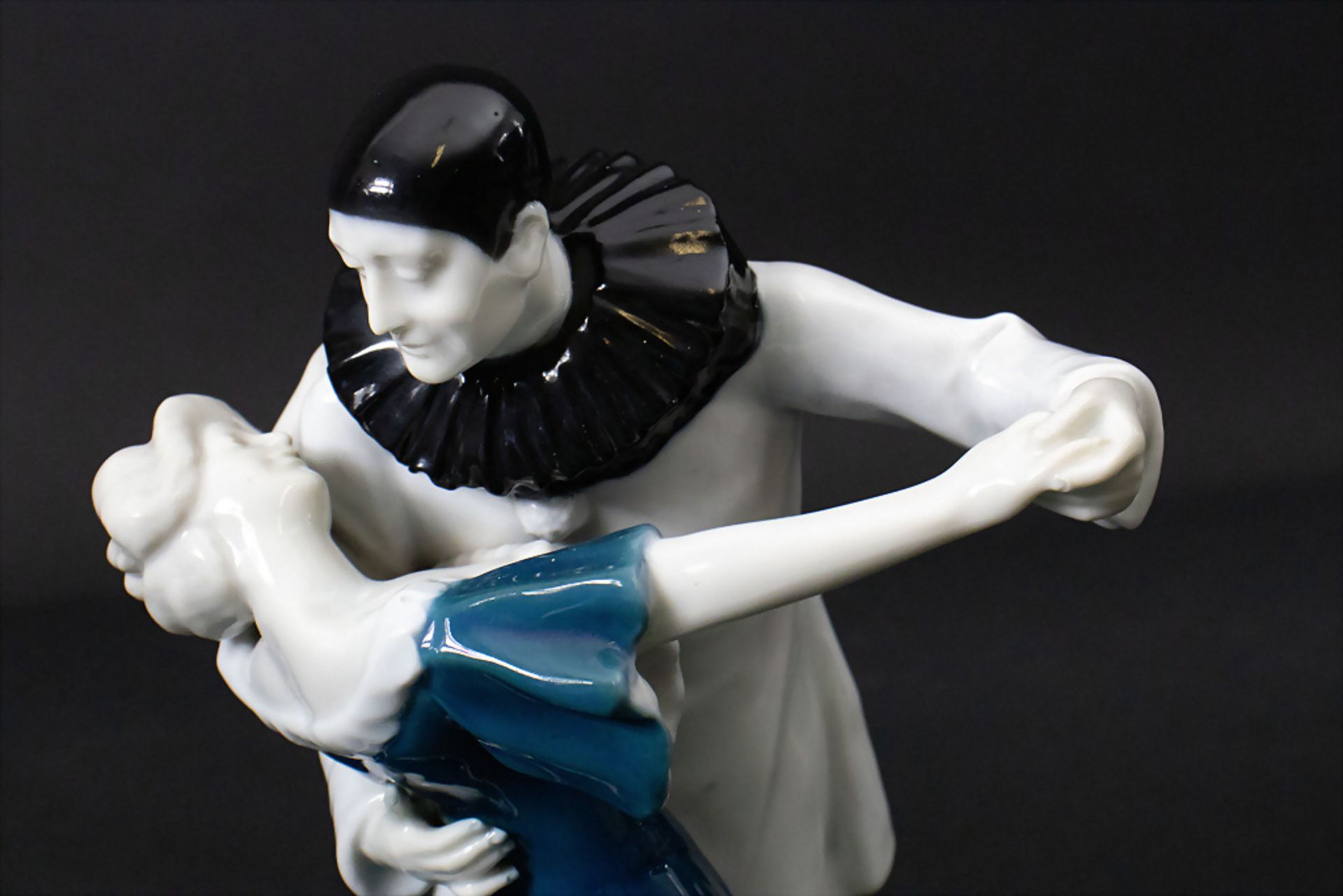 Art Déco Tanzpaar 'Pierrot mit Dame' / An Art Deco figural group of a dancing pierrot with a ... - Image 6 of 9