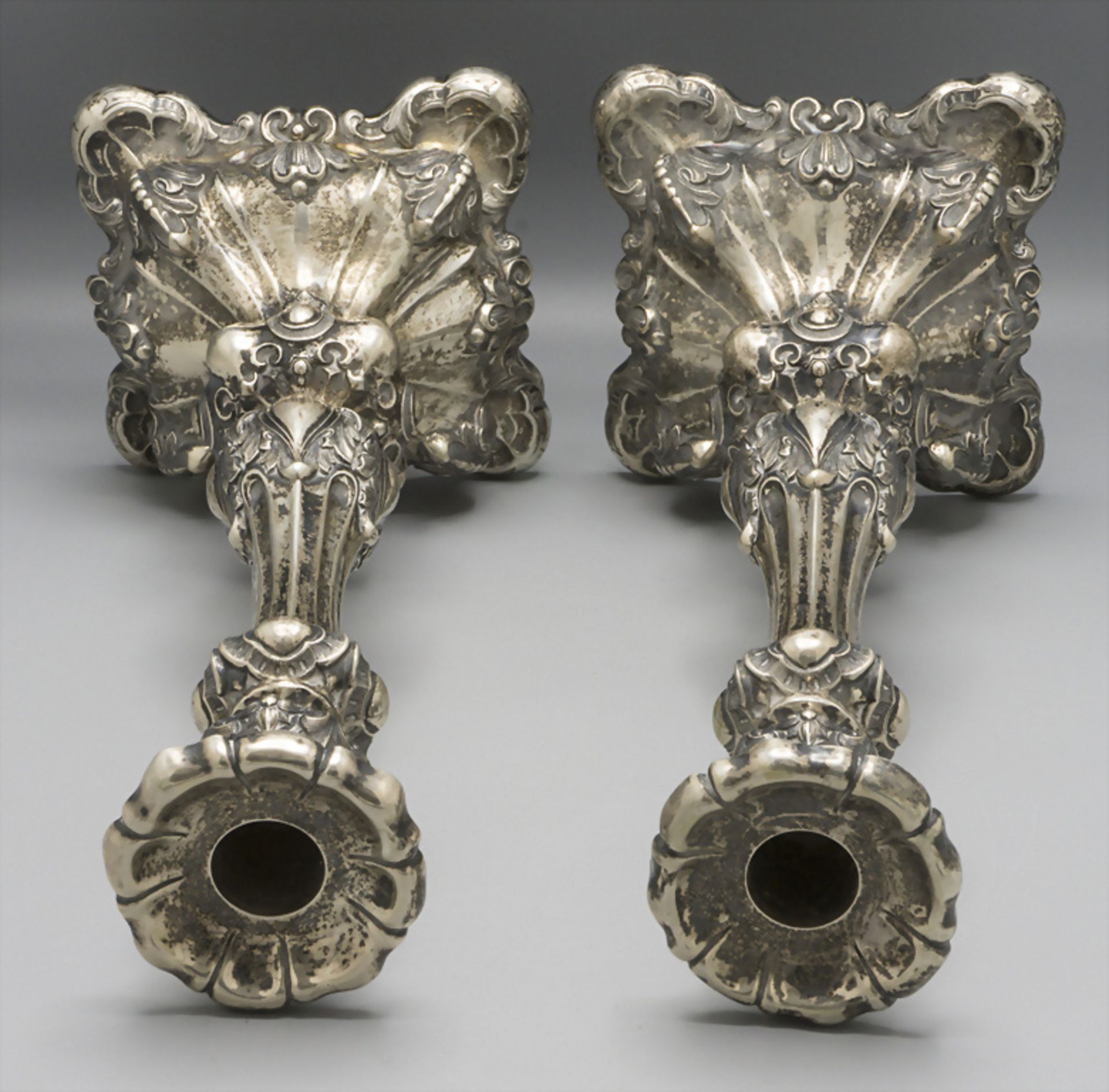 Paar Kerzenleuchter / Two silver candlesticks, deutsch, 19. Jh. - Bild 2 aus 5