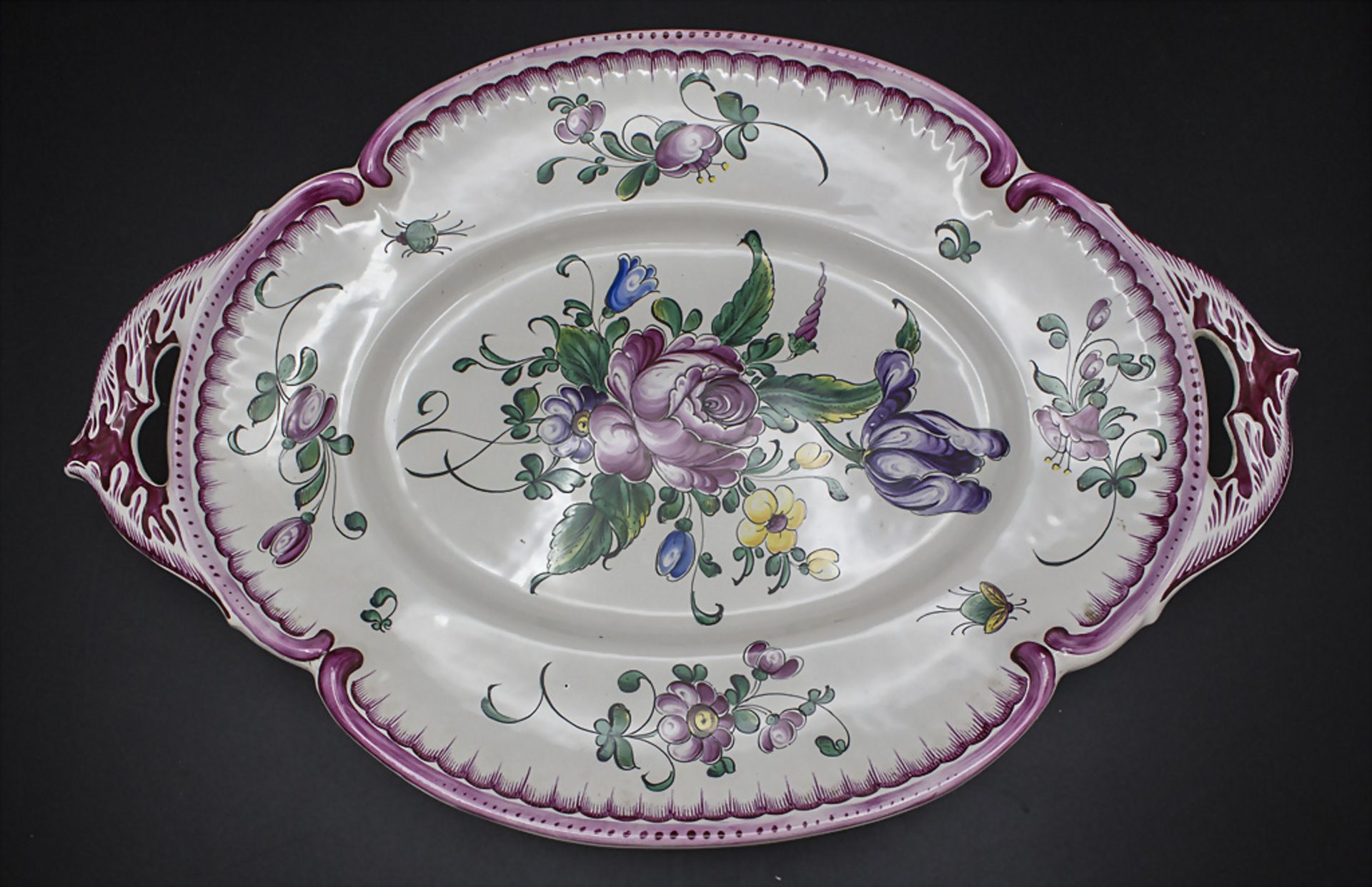 Fayence-Deckelterrine auf Presentoir / A faience lidded tureen on presentoir, wohl Straßburg, ... - Image 5 of 6