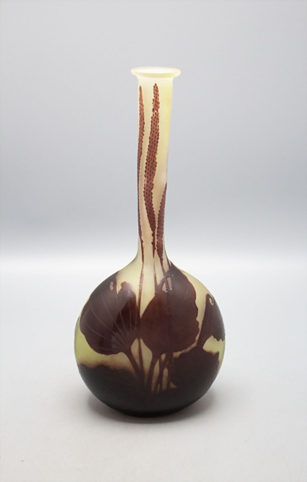Jugendstil Vase mit Breitwegerich / An Art Nouveau vase with plantain, Emile Gallé, Nancy, um 1900