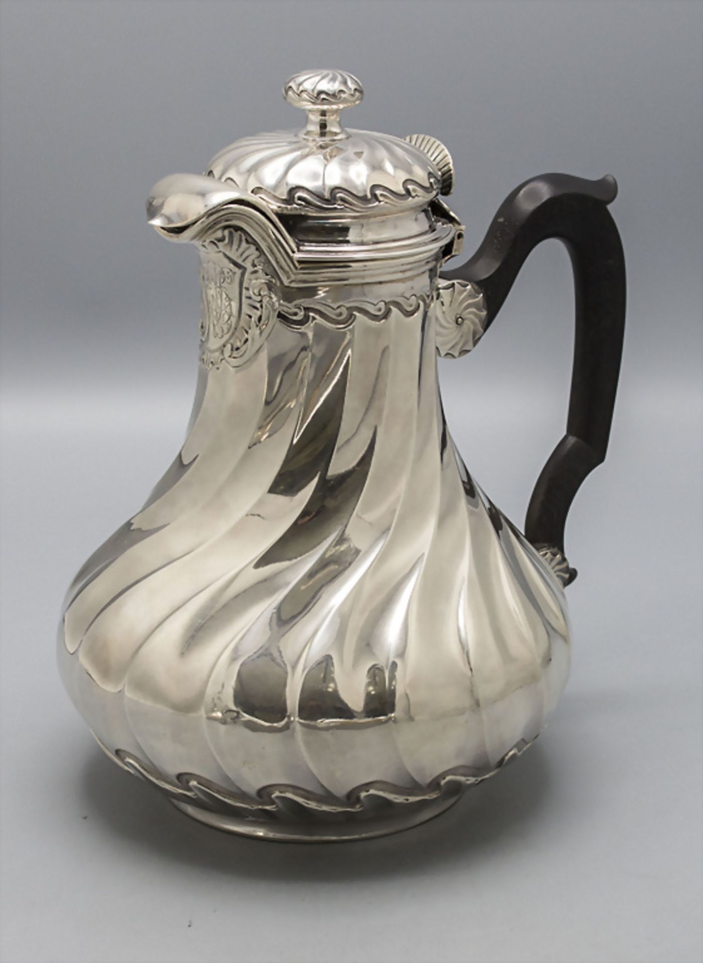 Teekanne und Sahnegießer / A silver tea pot and creamer, Merite, Paris, um 1900 - Bild 2 aus 13
