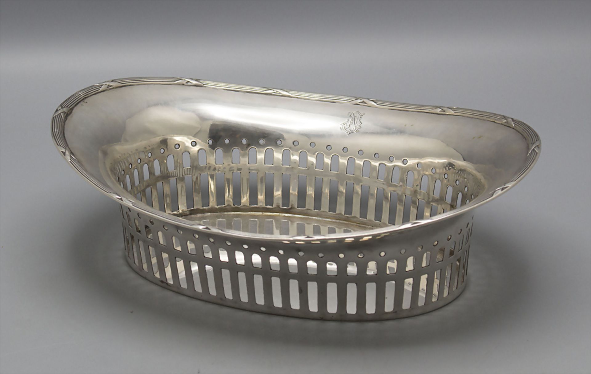 Korbschale / A silver basket, Anral Bachruch, Budapest, um 1900 - Image 2 of 5