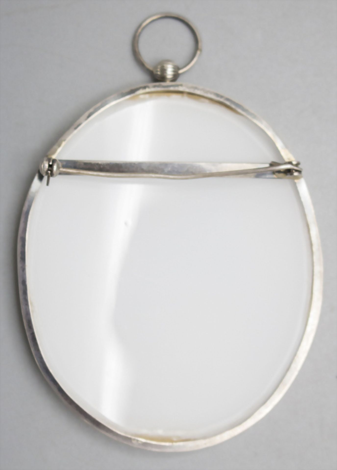 Porzellan-Brosche oder Anhänger / A porcelain brooch or pendant, deutsch, 19. Jh. - Image 2 of 3