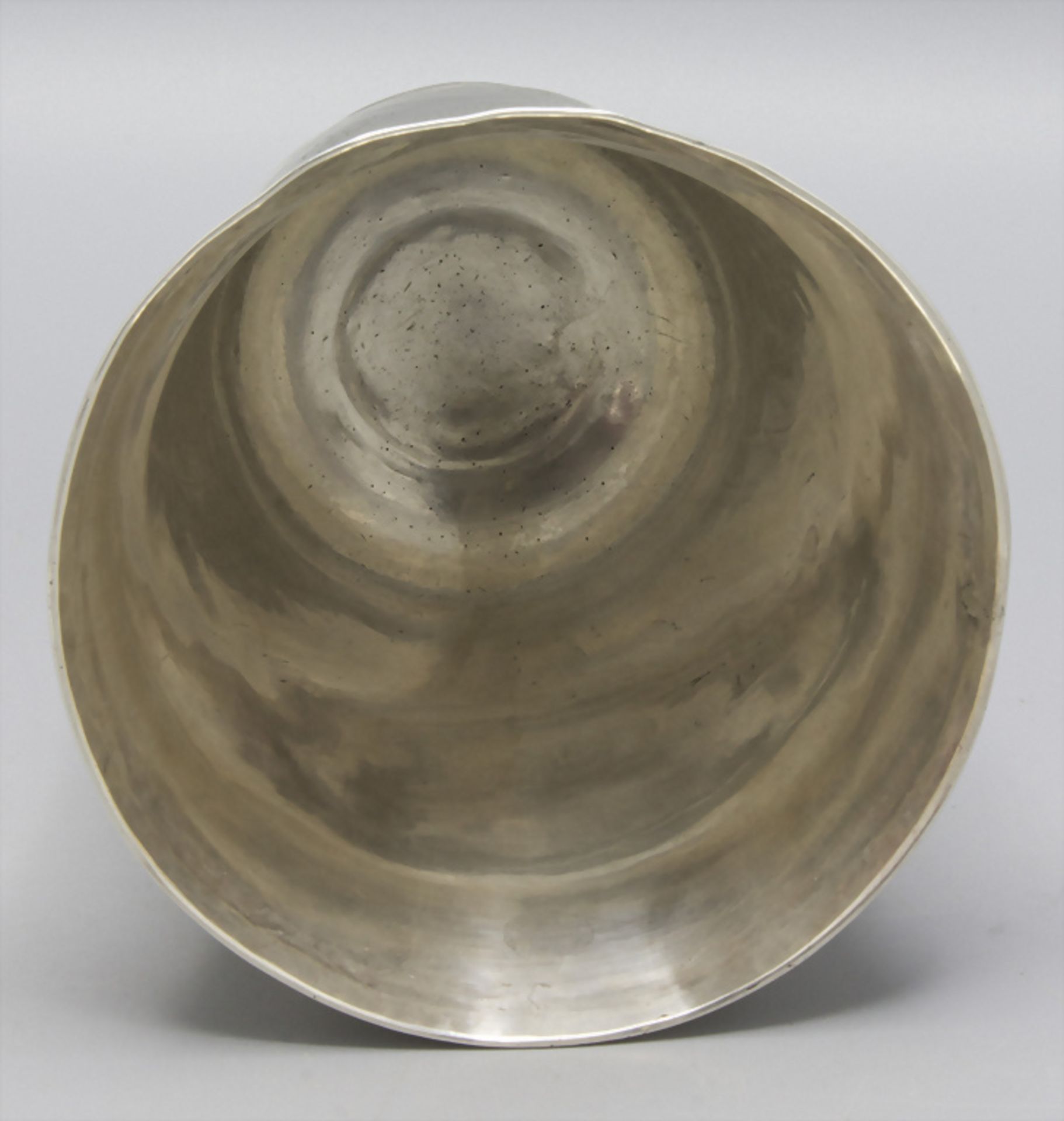 Großer Becher / A large silver beaker / A goblet, Claude Antoine Maillet, Paris, 1789 - Image 3 of 8