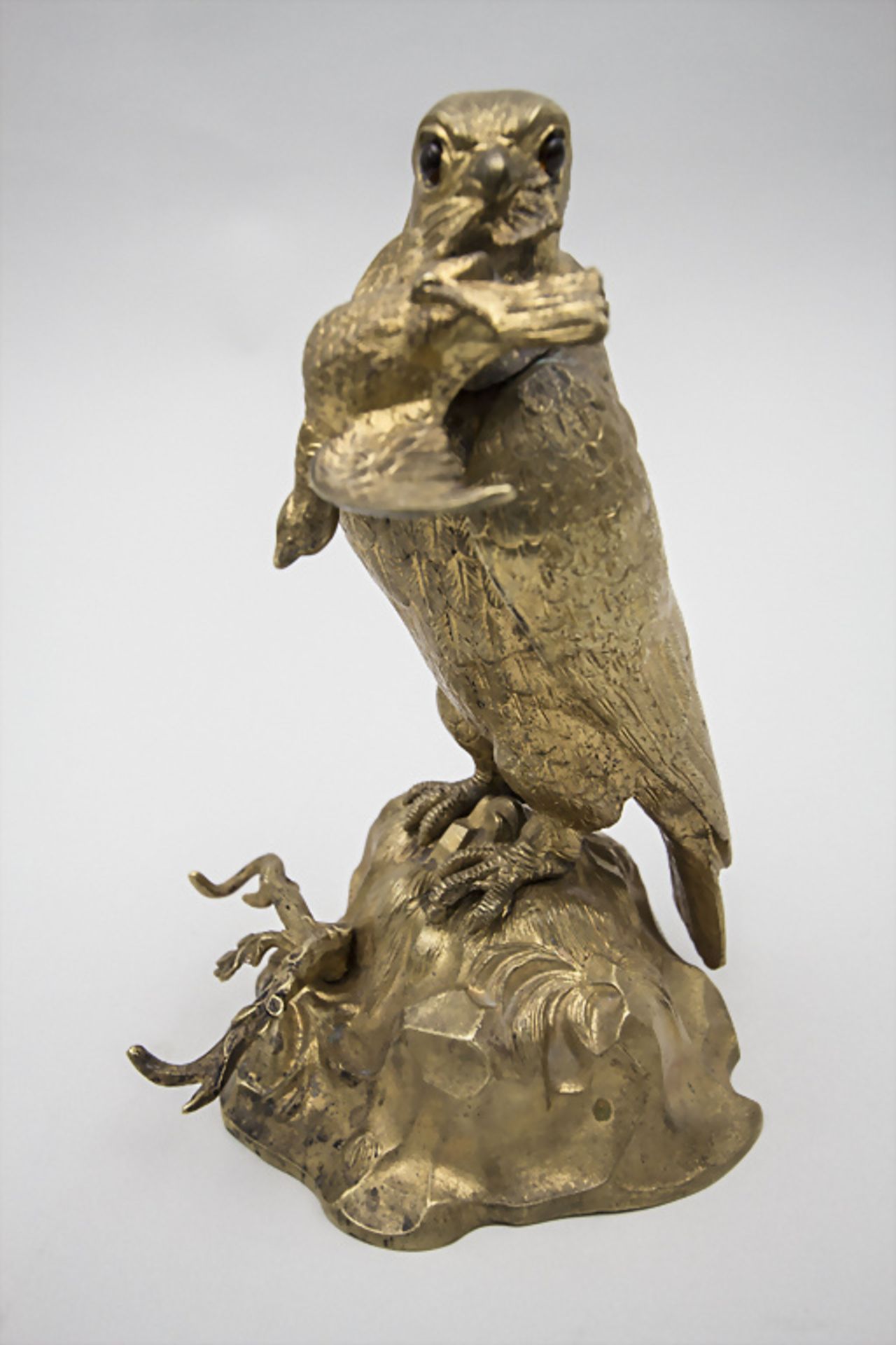 Bronze Falke als figürliches Tintenfass / A bronze falcon as inkwell, wohl deutsch, 19. Jh.