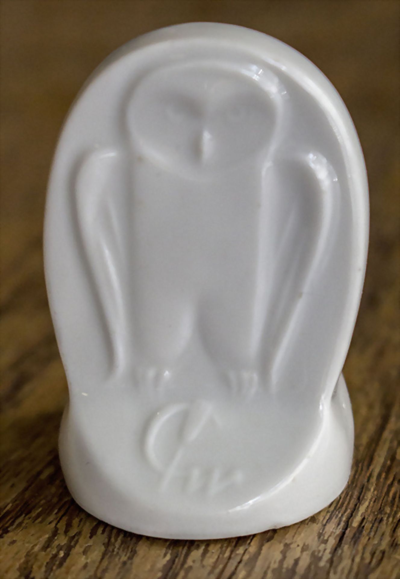 Petschaft mit Eule und Affe / A porcelain seal with an owl and an ape, Fürstenberg, 1955-56