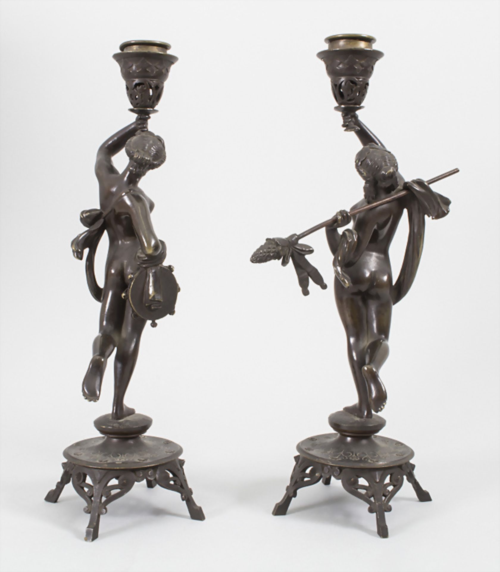 Paar figürliche Bronzeleuchter 'Musen' / A pair of bronze candleholder 'muses', Frankreich, 19. Jh. - Bild 3 aus 6