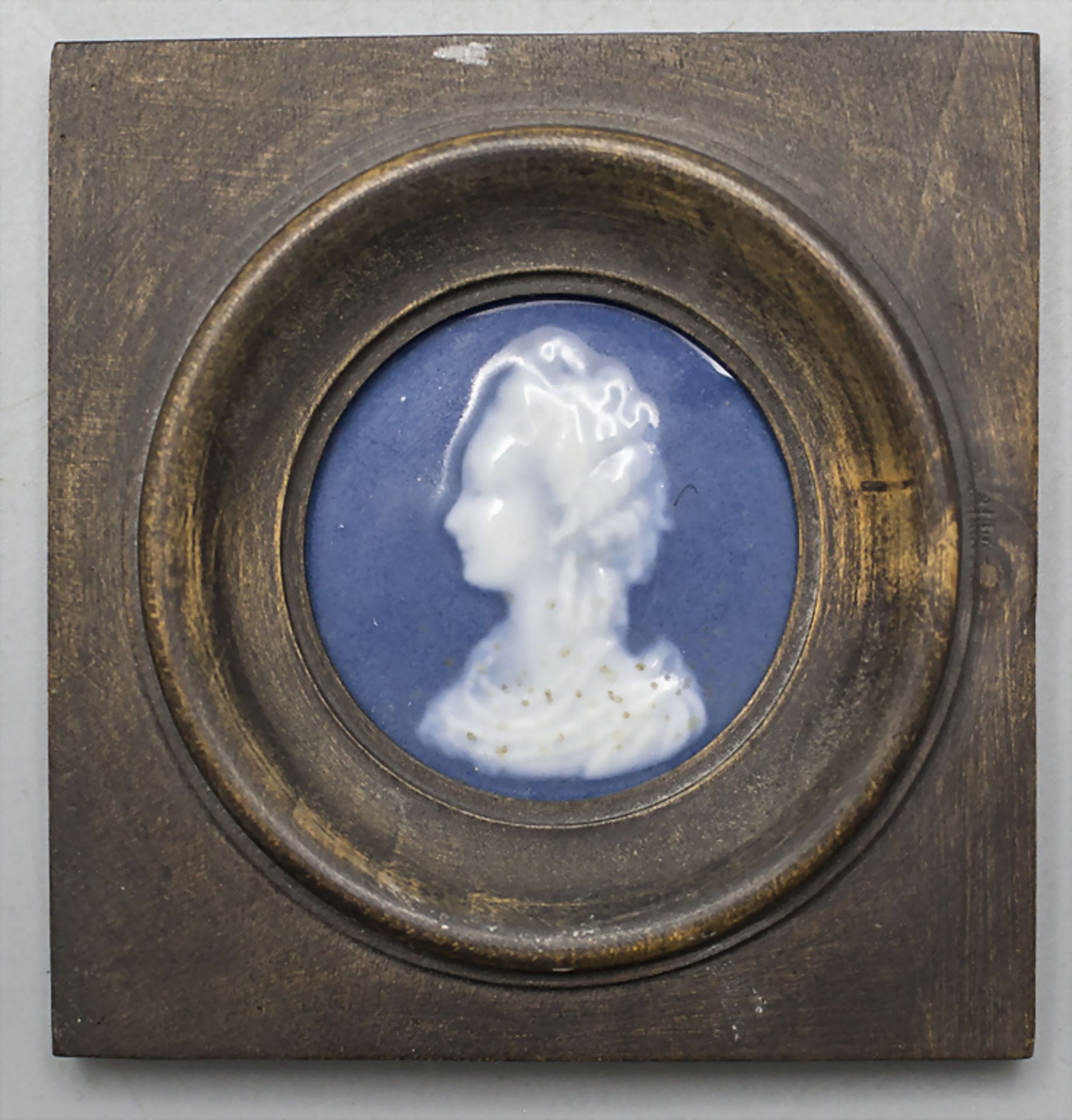 Miniatur Porzellan Porträt einer Dame / A miniature porcelain portrait of a lady, Camille ...