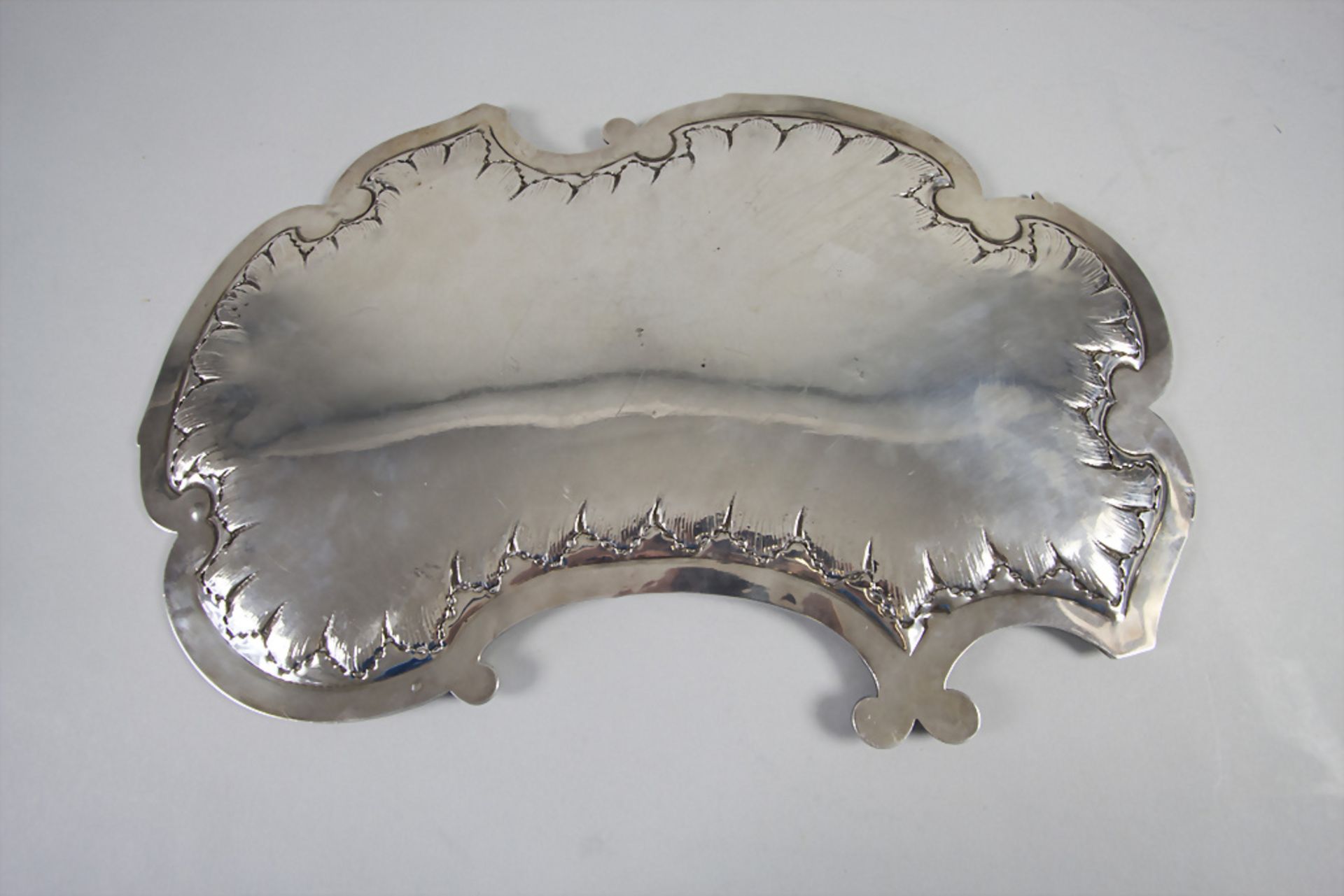 Großes Rokoko Tablett / A large Rococo silver tray, Alphonse Debain, Paris, nach 1883 - Image 2 of 5