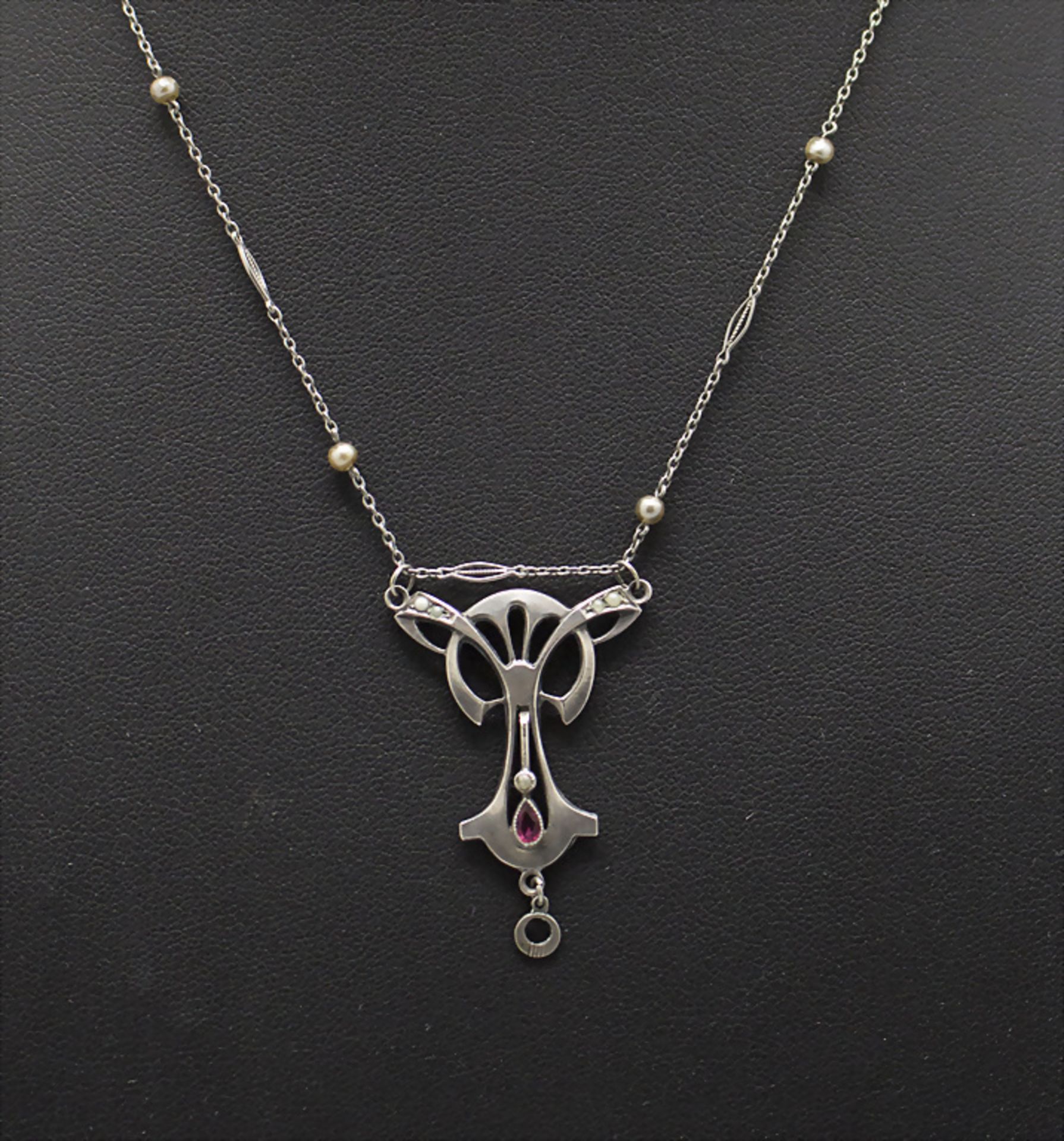 Jugendstil Collier mit Amethyst / An Art Nouveau silver necklace with pendant, deutsch um 1900