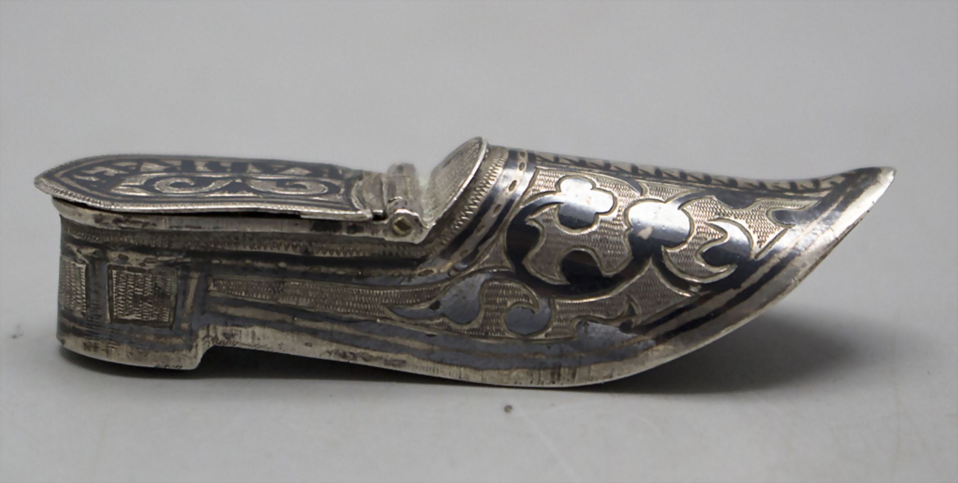 Silberdose in Schuhform / A silver shoe shape box, Tula, 19. Jh. - Bild 2 aus 6
