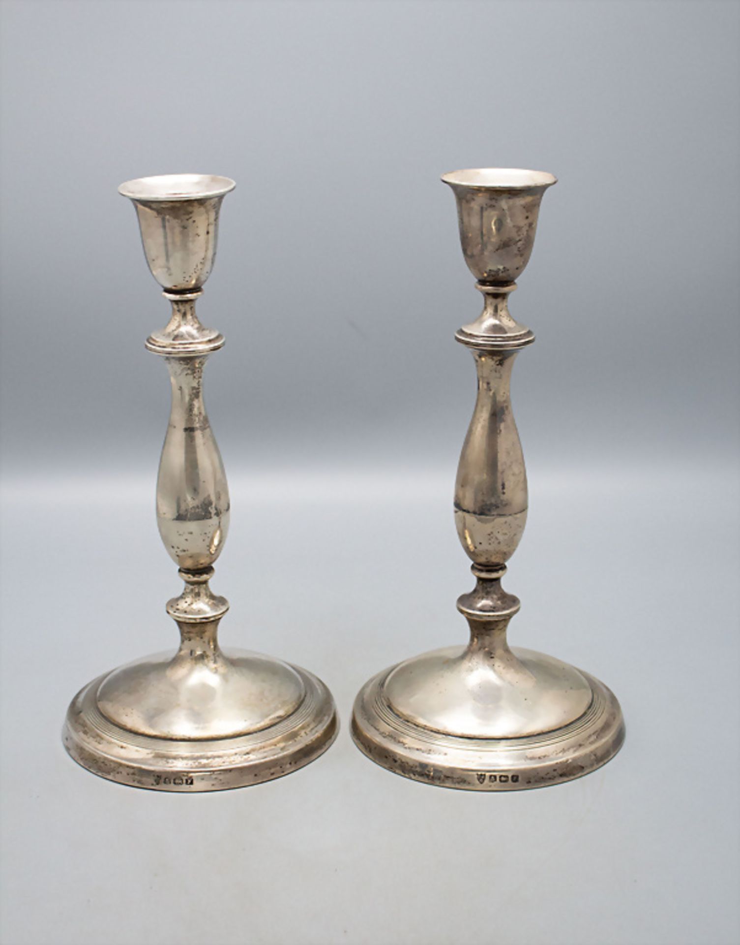 Paar Kerzenleuchter / A pair of silver candlesticks, Birmingham, 1923