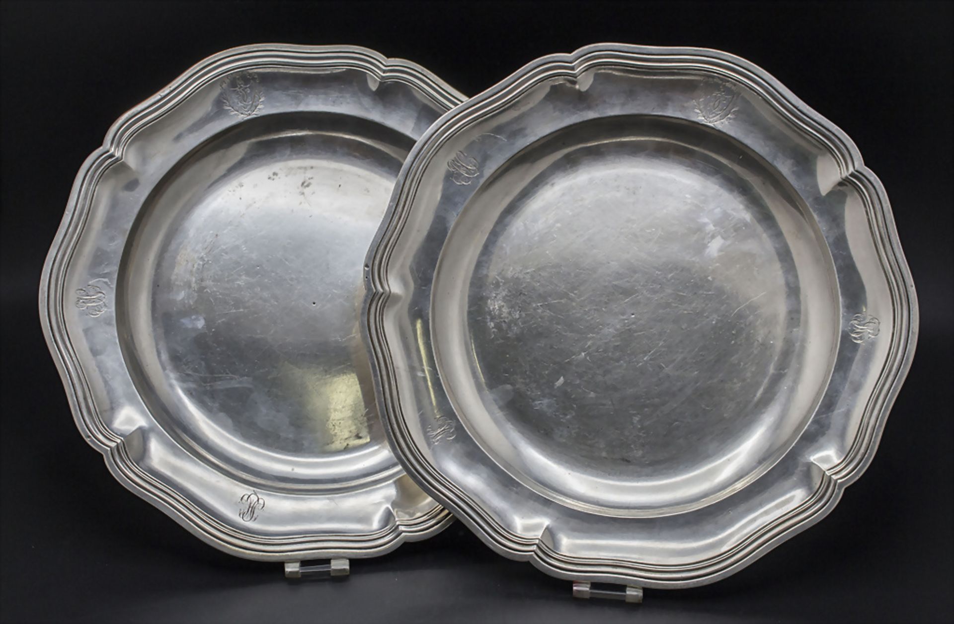 Paar Barock Teller / Two Baroque silver plates, Paris, 1789