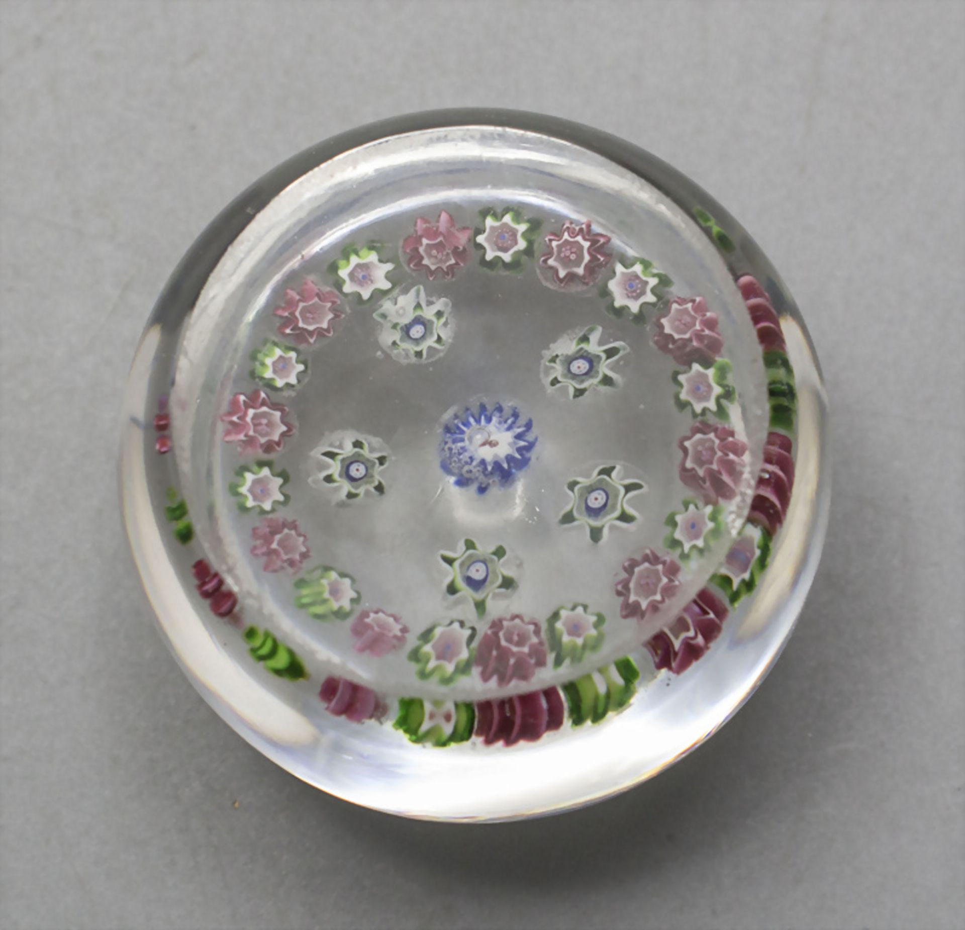 Kleiner Briefbeschwerer / A miniature paperweight, wohl Clichy, Frankreich, Mitte 19. Jh. - Image 5 of 6