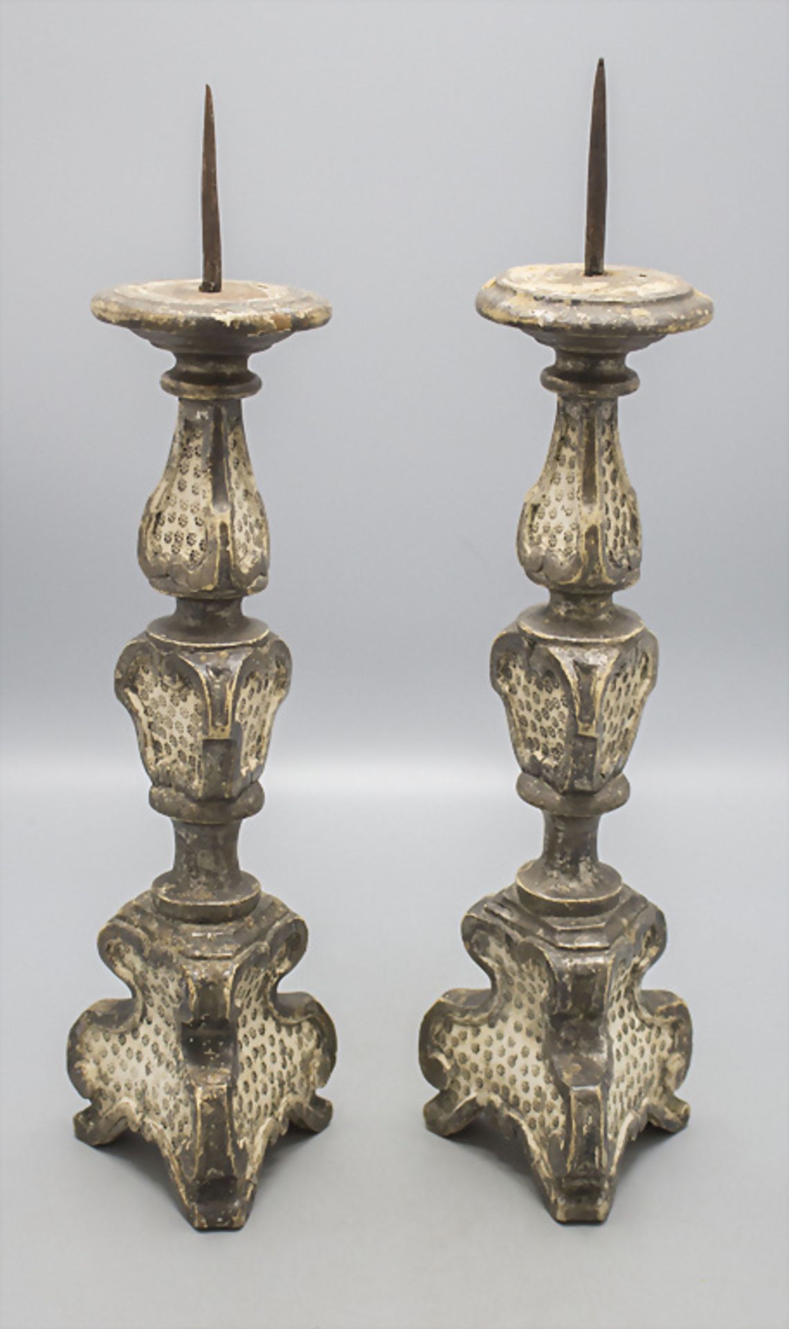 Paar Barock Kerzenständer / A pair of wooden Baroque candlesticks, Italien, um 1750