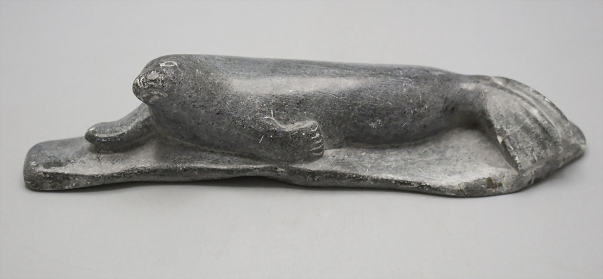 Inuitkunst 'Robbe' / A piece of Inuit native art 'A seal', Kanada, 20. Jh.