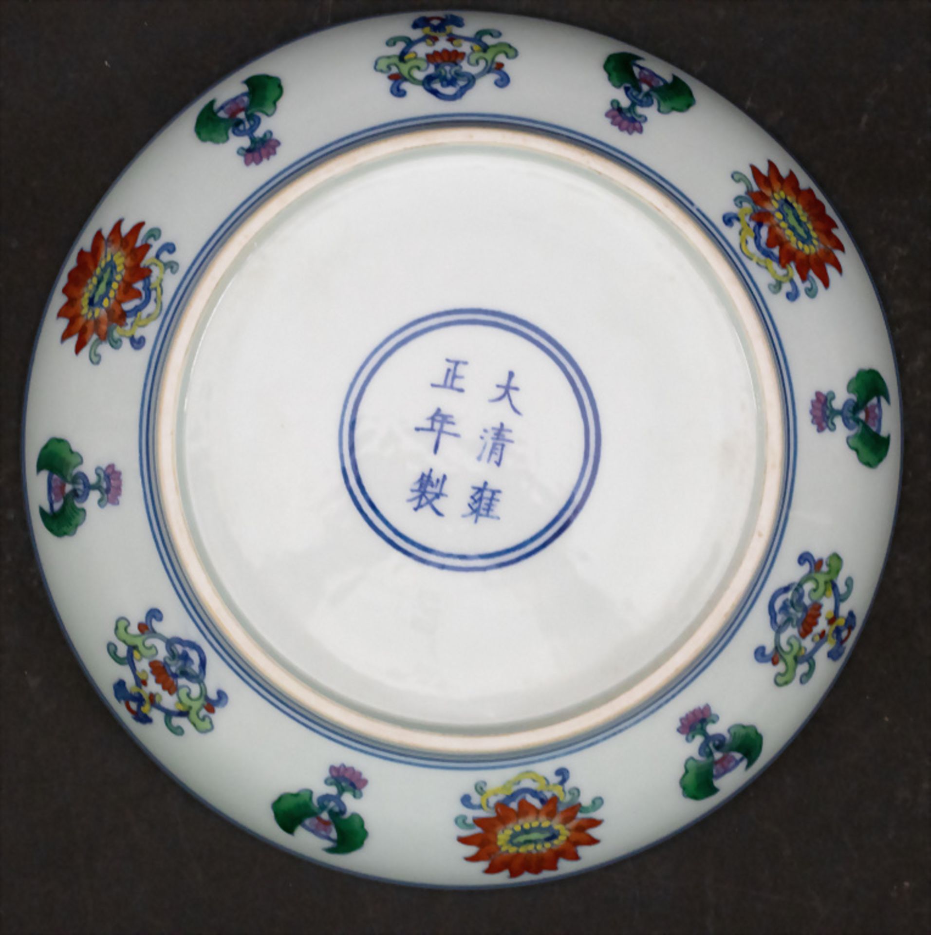 Teller mit Blumendekor / A porcelain plate with flowers, China, 19. Jh. - Bild 4 aus 7