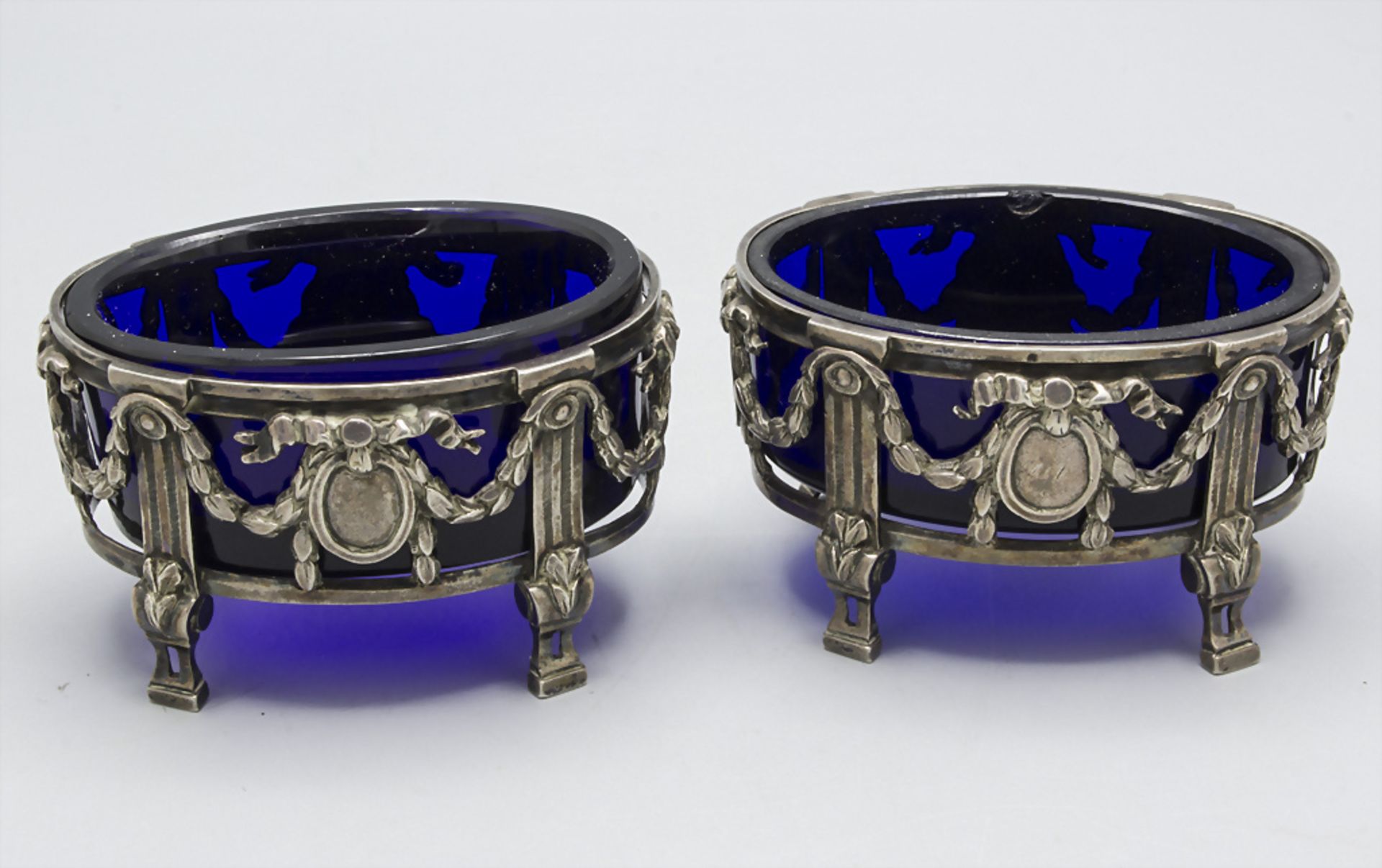 Paar Gewürzschälchen / Salieren / A pair of silver salt cellars, Ypern, um 1785 - Bild 2 aus 6