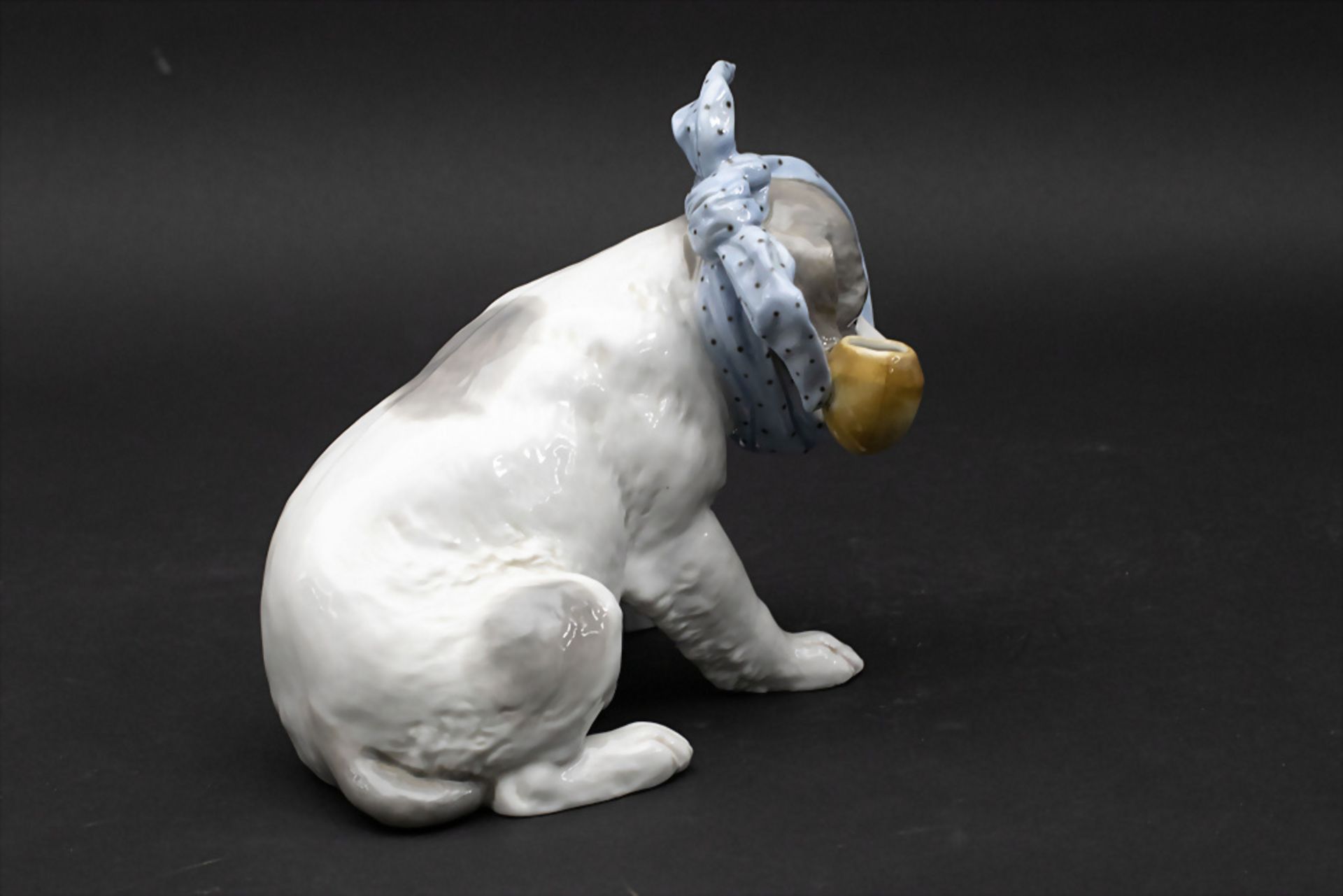 Figur 'Hund mit Zahnschmerzen' / A figure of a dog with toothache, Porzellanmanufaktur Lichte, ... - Image 3 of 6