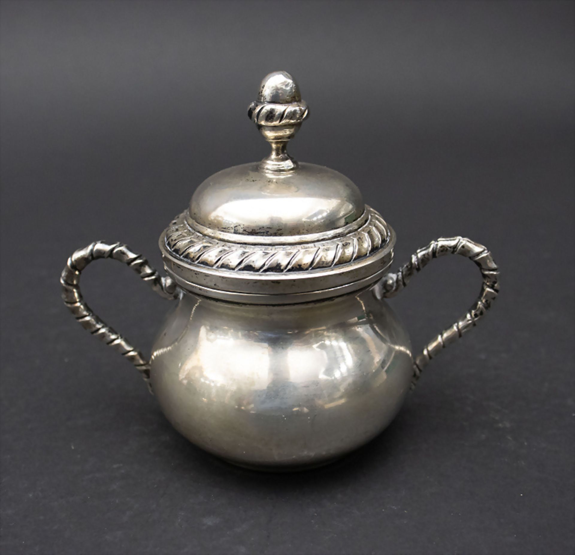 Zwei Zuckerdosen und zwei Sahnegießer / Two silver sugar bowls and two silver creamers, ... - Bild 6 aus 7