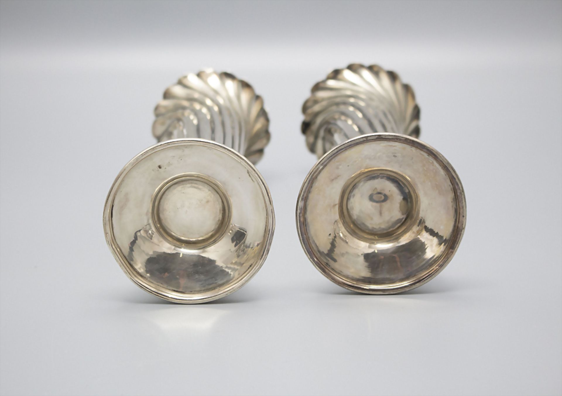 Paar Vasen / A pair of silver vases, Atkin Brothers, Sheffield, 1890-91 - Image 2 of 5