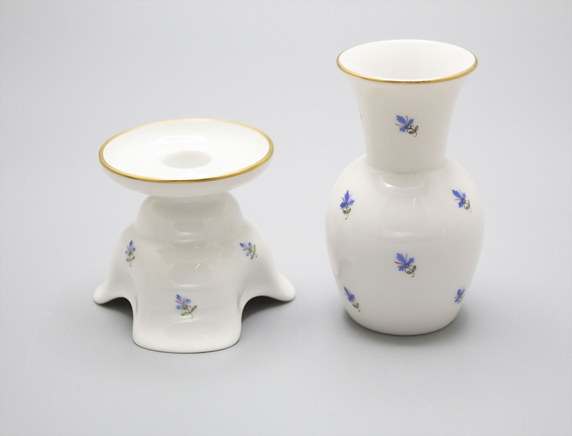 Vase und Kerzenhalter mit Kornblumen / A vase and a candleholder with cornflowers, Augarten, ...