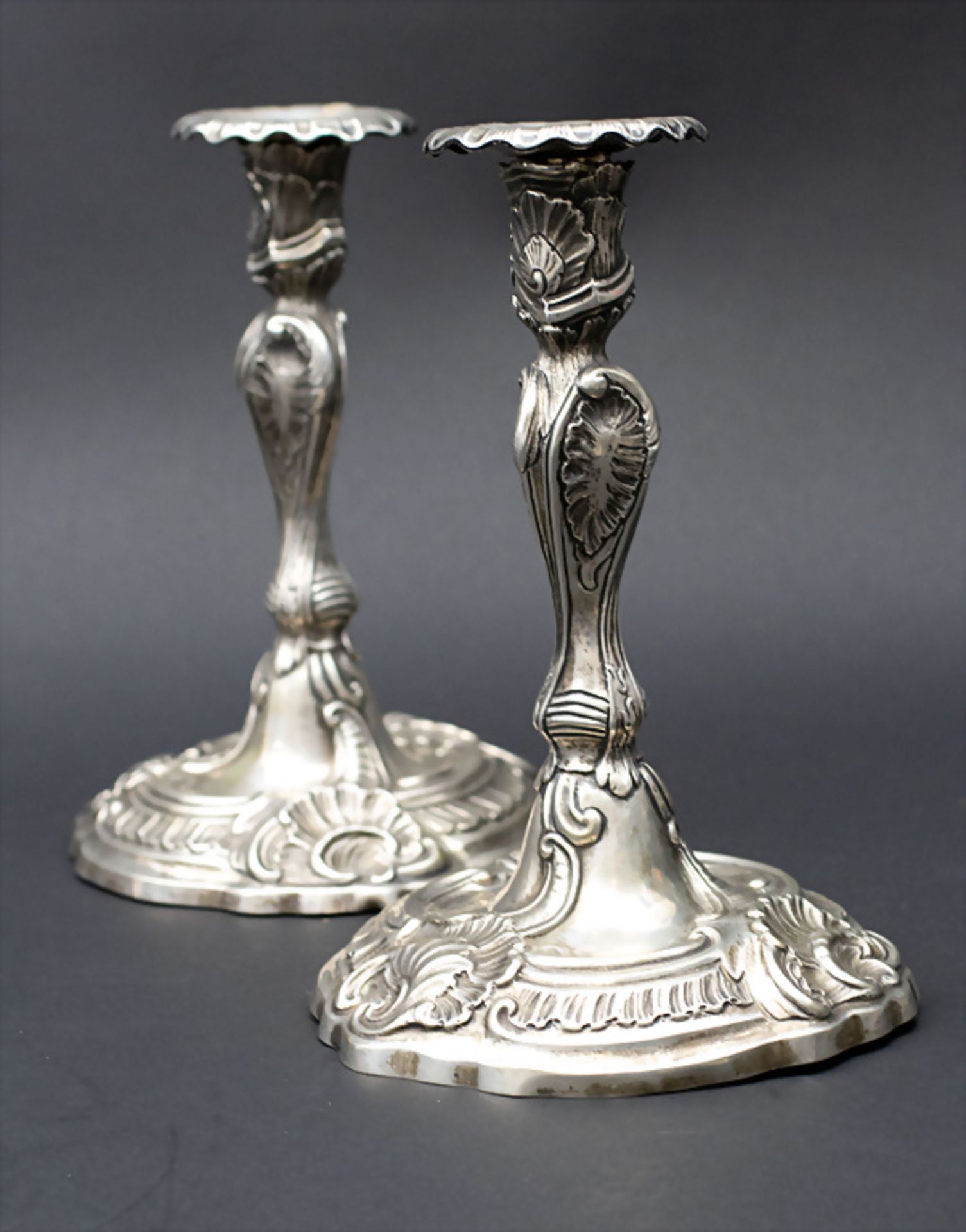 Paar Rokoko Kerzenleuchter / A pair of Rococo silver candlesticks, Johann Wilhelm Dammann, ... - Image 3 of 8